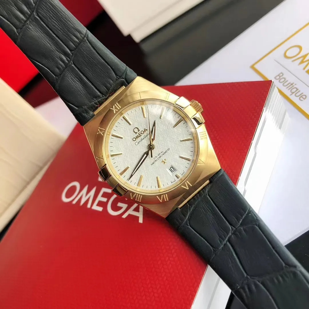 【High-end replica】💰1300! 【Customized all-in-one machine】💰1720! 2023 official new product - the fifth generation of Omega's "Constellation Gents" constellation series is on the market [color] After ten years of hard work, never give in! Another high-quality, ultra-affordable masterpiece that once again refreshes the "genuine appearance details, built-in brand new Citizen movement" [Movement] The entire network's exclusive replica of the Constellation series men's watch is equipped with the brand new Citizen 8215 automatic mechanical movement, exclusive corrected automatic hammer, the movement's kinetic energy is durable, accurate in travel time, ⭕️reworked [Case] 💯 Super waterproof, you can swim with confidence🚰 316L fine steel case, same material bracelet CNC cutting process, perfect shell shape and connection, vintage craftsmanship, the thinnest workmanship of the same level of movement [Details] The words are synchronized with the original strips, the texture is delicate, the disk surface is simple and elegant, the ring edge is hand-decorated and electroplated in a vacuum furnace, the color is uniform and bright, the original same color is complete, the strap is made of Italian calfskin with the original folding clasp