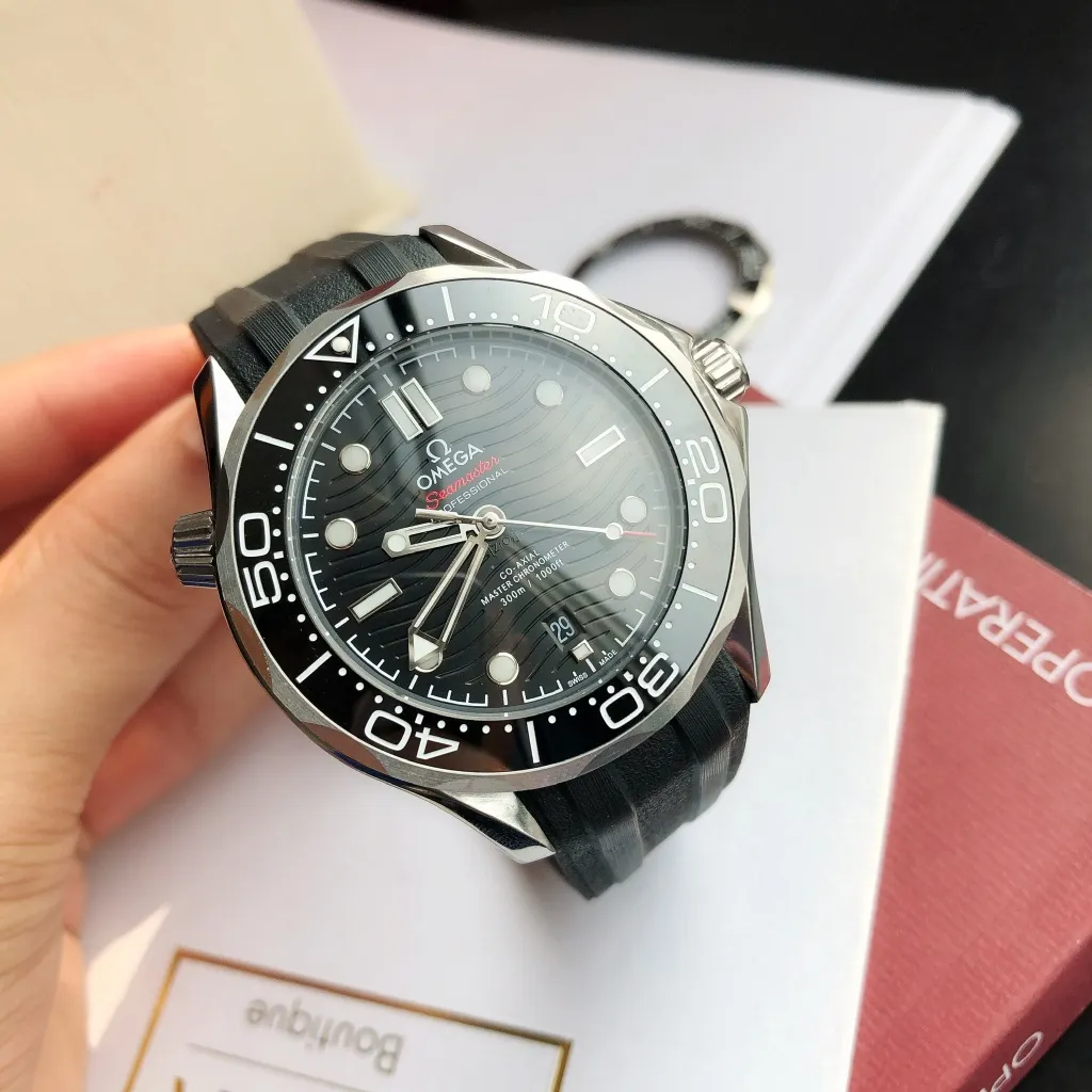 【High-end replica】💰1160! 【Customized all-in-one machine】💰1720! Omega Seamaster 2022 is the pinnacle of annual upgrades. The new Seamaster series 300-meter diving watch produced by GD has arrived. Feedback is coming! Always adhering to the practical value, there is no best, only better upgrade concept, bringing the entire series of Omega Seamaster watches with the new Citizen movement to the top again! [Movement] Equipped with 💯 brand new Japanese original Citizen 8215 automatic mechanical movement, original see-through design, 0️⃣repair, accurate running time, strong practicality [Case] ​​Made of 316L stainless steel case, equipped with the only original ceramic one-way rotating chronograph ring in its class ⚠️Please look for GD exclusive details and quality