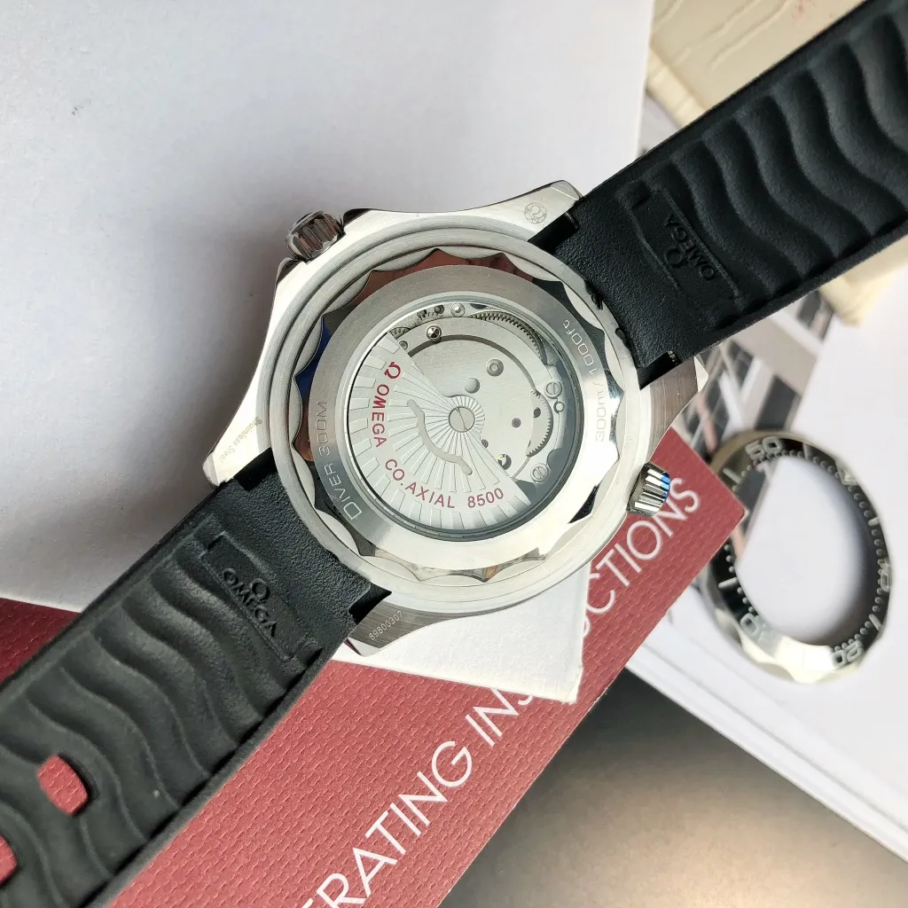 【High-end replica】💰1160! 【Customized all-in-one machine】💰1720! Omega Seamaster 2022 is the pinnacle of annual upgrades. The new Seamaster series 300-meter diving watch produced by GD has arrived. Feedback is coming! Always adhering to the practical value, there is no best, only better upgrade concept, bringing the entire series of Omega Seamaster watches with the new Citizen movement to the top again! [Movement] Equipped with 💯 brand new Japanese original Citizen 8215 automatic mechanical movement, original see-through design, 0️⃣repair, accurate running time, strong practicality [Case] ​​Made of 316L stainless steel case, equipped with the only original ceramic one-way rotating chronograph ring in its class ⚠️Please look for GD exclusive details and quality