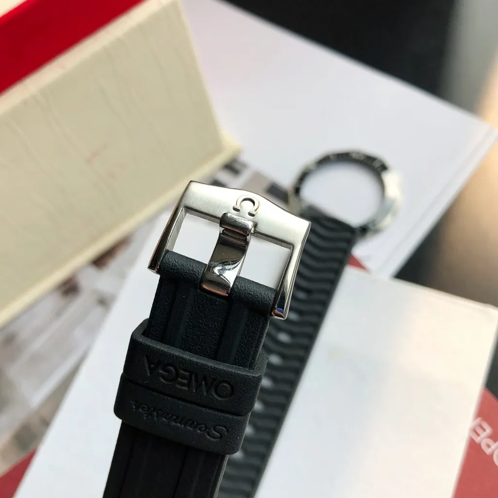 【High-end replica】💰1160! 【Customized all-in-one machine】💰1720! Omega Seamaster 2022 is the pinnacle of annual upgrades. The new Seamaster series 300-meter diving watch produced by GD has arrived. Feedback is coming! Always adhering to the practical value, there is no best, only better upgrade concept, bringing the entire series of Omega Seamaster watches with the new Citizen movement to the top again! [Movement] Equipped with 💯 brand new Japanese original Citizen 8215 automatic mechanical movement, original see-through design, 0️⃣repair, accurate running time, strong practicality [Case] ​​Made of 316L stainless steel case, equipped with the only original ceramic one-way rotating chronograph ring in its class ⚠️Please look for GD exclusive details and quality