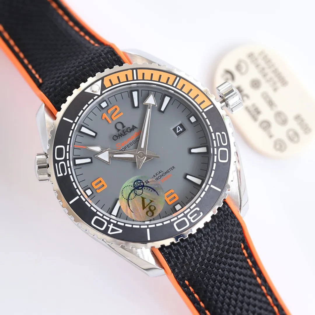 The entire range of Omega Seamaster watches has once again reached its peak! In 2020, the official highly recommended Seamaster series 600-meter diving watch has exclusive quality on the entire network [Movement] Equipped with 💯 brand new Japanese original Citizen 8215 automatic mechanical movement, original see-through design, corrected movement 8500 restoration all-in-one machine, 0 repairs, accurate running time, strong practicality, 100% waterproof [Glass] Double-bright sapphire shock-proof and scratch-proof glass Equipped with arched wear-resistant and scratch-resistant glass, it is three-level waterproof and can swim with confidence🏊, watch diameter 39.5/11mm [Case] Made of 316L fine steel case, equipped with the only original ceramic one-way rotating chronograph ring in its class [Belt] The buckle is polished by 316L fine steel, imported Italian cowhide and imported frog glue to show the perfect quality, equipped with the only original Omega stretch clasp in its class, which can be fine-adjusted. The exclusive quality code is 80456374 🔥Top quality products with constant quality🔥