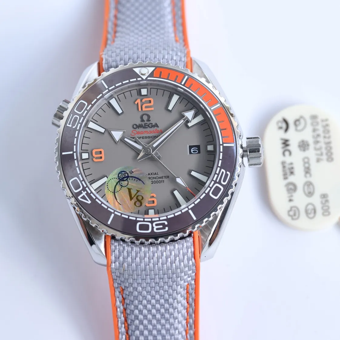 The entire range of Omega Seamaster watches has once again reached its peak! In 2020, the official highly recommended Seamaster series 600-meter diving watch has exclusive quality on the entire network [Movement] Equipped with 💯 brand new Japanese original Citizen 8215 automatic mechanical movement, original see-through design, corrected movement 8500 restoration all-in-one machine, 0 repairs, accurate running time, strong practicality, 100% waterproof [Glass] Double-bright sapphire shock-proof and scratch-proof glass Equipped with arched wear-resistant and scratch-resistant glass, it is three-level waterproof and can swim with confidence🏊, watch diameter 39.5/11mm [Case] Made of 316L fine steel case, equipped with the only original ceramic one-way rotating chronograph ring in its class [Belt] The buckle is polished by 316L fine steel, imported Italian cowhide and imported frog glue to show the perfect quality, equipped with the only original Omega stretch clasp in its class, which can be fine-adjusted. The exclusive quality code is 80456374 🔥Top quality products with constant quality🔥