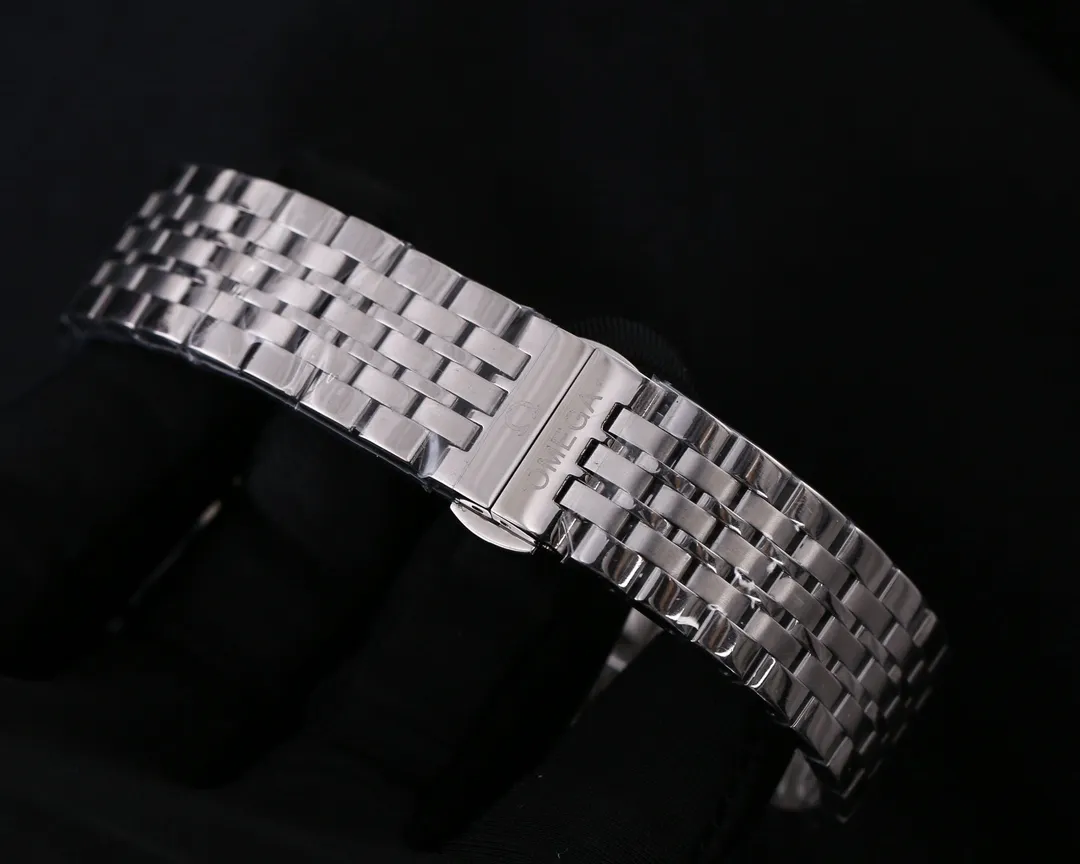 【Foreign trade import】💰1320! Omega (exquisite, wise work) values ​​quality Type: Exquisite men's watch (more excellent) Best design Strap: Genuine cowhide/316L stainless steel strap (more durable) Very popular Movement: Top mechanical movement (stable) Material: Mineral super strong mirror (wear-resistant) Real man's wise style Strong three-dimensional sense Special design Return with great reputation Size: 40mm diameter 12mm thick Smart launch! Welcome to reprint!