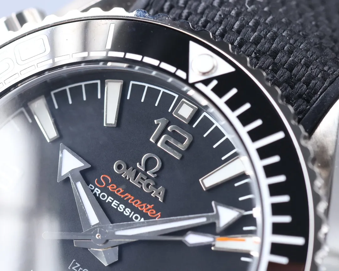 【Top replica】💰3300! Omega Planet Ocean 600 meters, the entire series of watches once again reaches the top! Five codes in one, warranty card, diamond card, observatory certification card, hang tag, etc. Exclusive number 87895505, exclusive quality, exclusive packaging. In 2021, the official website strongly recommends the exclusive quality of the Seamaster series 600-meter diving watch. [Model] 215.32.44.21.01.001 [Movement] Equipped with 8900/8906 automatic mechanical movement, original see-through design, corrected movement, accurate running time, strong practicality, 100% waterproof [Glass] With arched wear-resistant glass, diameter 43.5mm, thickness 15.5mm [Case] Made of 316L stainless steel, post-processed and polished, equipped with the only original ceramic ring in its class with an original one-way rotating timing ring. [Watch strap] Belt/tape/steel strap, buckle steel strap 316L fine steel brushed and polished, Italian imported cowhide with imported frog glue, steel strap with same-level original Omega stretch buckle, same-level value, please certify exclusive details, exclusive quality code is 87895505 Authentic copy-Reprint🔥Top product, high quality products constantly🔥