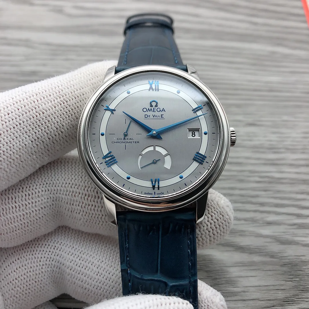 【Top replica】💰5600! TW's strongest version of Omega 🎮 De Ville Multi-Function Series is equipped with an original replica Omega Swiss 2824 modified with a six-digit true kinetic energy 9-digit small seconds movement consistent with the genuine Cal.2627. 🎮Diameter 39.5mm. The case and buckle are made of polished 316L stainless steel and imported cowhide from Italy.