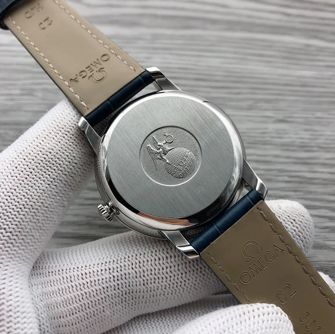【Top replica】💰5600! TW's strongest version of Omega 🎮 De Ville Multi-Function Series is equipped with an original replica Omega Swiss 2824 modified with a six-digit true kinetic energy 9-digit small seconds movement consistent with the genuine Cal.2627. 🎮Diameter 39.5mm. The case and buckle are made of polished 316L stainless steel and imported cowhide from Italy.