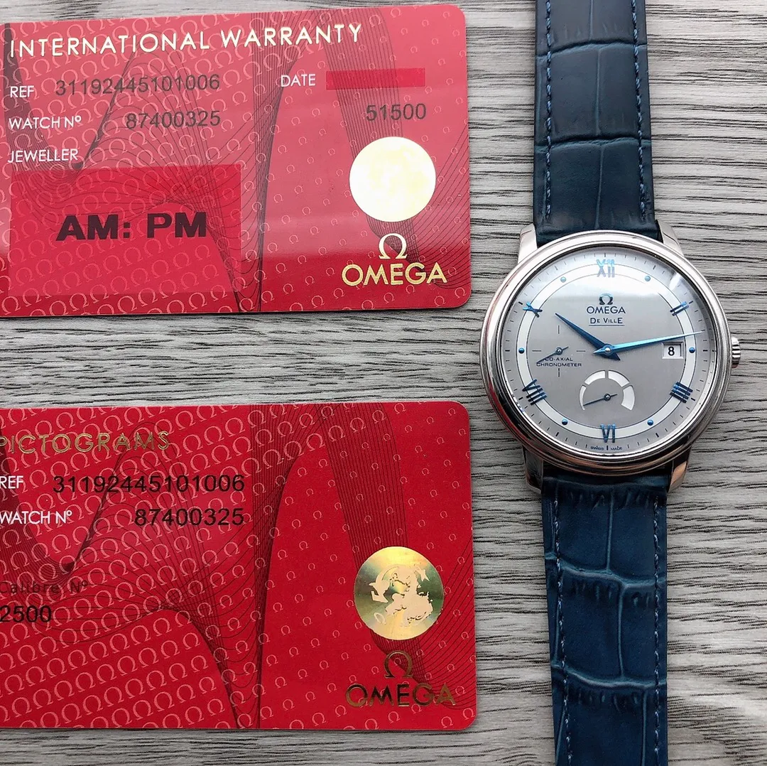 【Top replica】💰5600! TW's strongest version of Omega 🎮 De Ville Multi-Function Series is equipped with an original replica Omega Swiss 2824 modified with a six-digit true kinetic energy 9-digit small seconds movement consistent with the genuine Cal.2627. 🎮Diameter 39.5mm. The case and buckle are made of polished 316L stainless steel and imported cowhide from Italy.