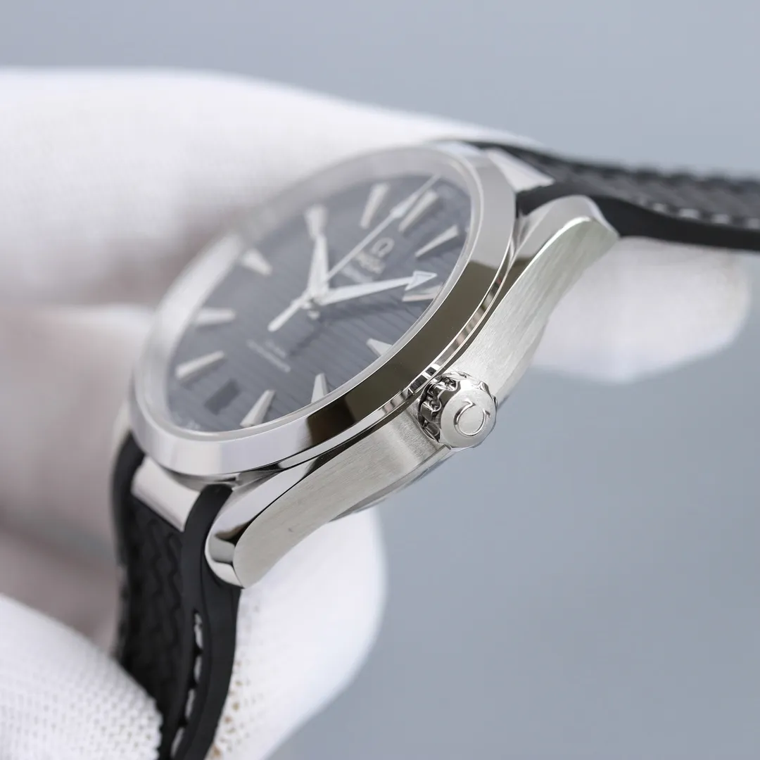 【High-end replica】💰1160! 【Top replica】💰2800! Omega Seamaster 150m Aqua Terra Observatory 41mm Blue Second Hand - Blue Surface: 1: Market exclusive natural tape, tape and steel tape can be freely selected. 2: Made of stainless steel, the horizontal “teak” dial is unique. 3: Screw-in embossed technology crown with new “cone-shaped” design, more convenient for debugging. 4: The sides are exquisitely brushed and polished, and the bottom cover has a new corrugated design. 5: Equipped with black balance wheel 2824 modified 8900 movement, two-way energy storage, accurate and reliable! 6: Upper and lower sapphire coated with AR glass, capable of everything from land to ocean!