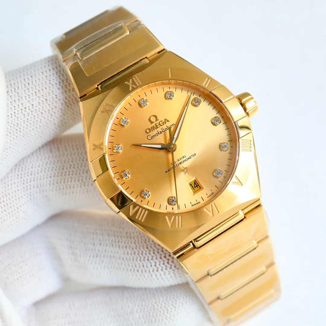 The new 39 size Omega Constellation Series CM2 "The highest version on the market, original mold opening" is extraordinary in the name of classic. The 39mm Omega fifth-generation Constellation series men's watch perfectly displays the unique charm of the Constellation series. The sun-patterned dial and classic “claw” design have an extraordinary texture that is timeless and charming. The Roman numeral scales engraved on the bezel, the hands, constellation logo and hour scales made of 18K gold make the watch full of noble temperament. The performance of the black balance wheel of the 8800 movement is more stable. A watch suitable for formal occasions can allow you to easily cope with the workplace, socialize, and match with formal attire and leisure to show your masculine charm! "The high version has a unique and unique milestone, which allows you to distinguish it from other factory versions in the following five points", 1. The sunray pattern dial scale bar nail tail drawing process is consistent with the original product, other factory versions do not have or are not obvious, 2. Stick-shaped hour markers The middle part of the needle tail is brushed, which is the same as the original product. It is self-evidently difficult. Other factory versions do not have it. 3. The half-moon section below the 6.12 digit of the case and the connection between the strap and the original product have the same effect as the original product. It is very challenging. The case The straps have also been treated with A-level anti-fingerprint processing. Other factory versions have inconsistent cross-sections and strap connections with genuine products and do not have anti-fingerprint processing. 4. The position of the steel strap buckle can be adjusted telescopically. The S point is normal and the L point is extended. It is synchronized with the genuine product and is the only one. One company, bringing you a better and more comfortable wearing experience, 5. The market's first silk-forged embossed surface technology, striving to use genuine products as the benchmark, it took 18 months to overcome difficulties, just to present a more authentic and attractive watch, making playing with watches a pleasure!