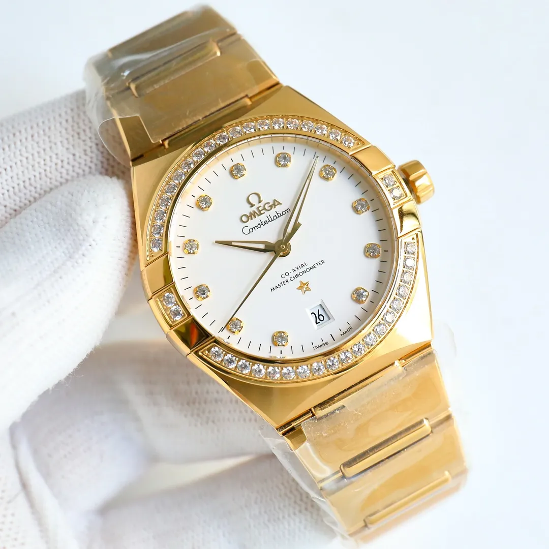 The new 39 size Omega Constellation Series CM2 "The highest version on the market, original mold opening" is extraordinary in the name of classic. The 39mm Omega fifth-generation Constellation series men's watch perfectly displays the unique charm of the Constellation series. The sun-patterned dial and classic “claw” design have an extraordinary texture that is timeless and charming. The Roman numeral scales engraved on the bezel, the hands, constellation logo and hour scales made of 18K gold make the watch full of noble temperament. The performance of the black balance wheel of the 8800 movement is more stable. A watch suitable for formal occasions can allow you to easily cope with the workplace, socialize, and match with formal attire and leisure to show your masculine charm! "The high version has a unique and unique milestone, which allows you to distinguish it from other factory versions in the following five points", 1. The sunray pattern dial scale bar nail tail drawing process is consistent with the original product, other factory versions do not have or are not obvious, 2. Stick-shaped hour markers The middle part of the needle tail is brushed, which is the same as the original product. It is self-evidently difficult. Other factory versions do not have it. 3. The half-moon section below the 6.12 digit of the case and the connection between the strap and the original product have the same effect as the original product. It is very challenging. The case The straps have also been treated with A-level anti-fingerprint processing. Other factory versions have inconsistent cross-sections and strap connections with genuine products and do not have anti-fingerprint processing. 4. The position of the steel strap buckle can be adjusted telescopically. The S point is normal and the L point is extended. It is synchronized with the genuine product and is the only one. One company, bringing you a better and more comfortable wearing experience, 5. The market's first silk-forged embossed surface technology, striving to use genuine products as the benchmark, it took 18 months to overcome difficulties, just to present a more authentic and attractive watch, making playing with watches a pleasure!