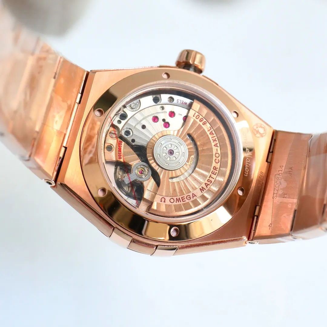 The new 39 size Omega Constellation Series CM2 "The highest version on the market, original mold opening" is extraordinary in the name of classic. The 39mm Omega fifth-generation Constellation series men's watch perfectly displays the unique charm of the Constellation series. The sun-patterned dial and classic “claw” design have an extraordinary texture that is timeless and charming. The Roman numeral scales engraved on the bezel, the hands, constellation logo and hour scales made of 18K gold make the watch full of noble temperament. The performance of the black balance wheel of the 8800 movement is more stable. A watch suitable for formal occasions can allow you to easily cope with the workplace, socialize, and match with formal attire and leisure to show your masculine charm! "The high version has a unique and unique milestone, which allows you to distinguish it from other factory versions in the following five points", 1. The sunray pattern dial scale bar nail tail drawing process is consistent with the original product, other factory versions do not have or are not obvious, 2. Stick-shaped hour markers The middle part of the needle tail is brushed, which is the same as the original product. It is self-evidently difficult. Other factory versions do not have it. 3. The half-moon section below the 6.12 digit of the case and the connection between the strap and the original product have the same effect as the original product. It is very challenging. The case The straps have also been treated with A-level anti-fingerprint processing. Other factory versions have inconsistent cross-sections and strap connections with genuine products and do not have anti-fingerprint processing. 4. The position of the steel strap buckle can be adjusted telescopically. The S point is normal and the L point is extended. It is synchronized with the genuine product and is the only one. One company, bringing you a better and more comfortable wearing experience, 5. The market's first silk-forged embossed surface technology, striving to use genuine products as the benchmark, it took 18 months to overcome difficulties, just to present a more authentic and attractive watch, making playing with watches a pleasure!