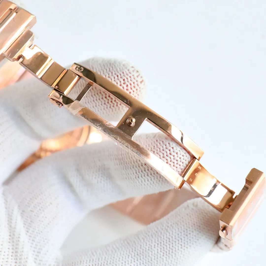 The new 39 size Omega Constellation Series CM2 "The highest version on the market, original mold opening" is extraordinary in the name of classic. The 39mm Omega fifth-generation Constellation series men's watch perfectly displays the unique charm of the Constellation series. The sun-patterned dial and classic “claw” design have an extraordinary texture that is timeless and charming. The Roman numeral scales engraved on the bezel, the hands, constellation logo and hour scales made of 18K gold make the watch full of noble temperament. The performance of the black balance wheel of the 8800 movement is more stable. A watch suitable for formal occasions can allow you to easily cope with the workplace, socialize, and match with formal attire and leisure to show your masculine charm! "The high version has a unique and unique milestone, which allows you to distinguish it from other factory versions in the following five points", 1. The sunray pattern dial scale bar nail tail drawing process is consistent with the original product, other factory versions do not have or are not obvious, 2. Stick-shaped hour markers The middle part of the needle tail is brushed, which is the same as the original product. It is self-evidently difficult. Other factory versions do not have it. 3. The half-moon section below the 6.12 digit of the case and the connection between the strap and the original product have the same effect as the original product. It is very challenging. The case The straps have also been treated with A-level anti-fingerprint processing. Other factory versions have inconsistent cross-sections and strap connections with genuine products and do not have anti-fingerprint processing. 4. The position of the steel strap buckle can be adjusted telescopically. The S point is normal and the L point is extended. It is synchronized with the genuine product and is the only one. One company, bringing you a better and more comfortable wearing experience, 5. The market's first silk-forged embossed surface technology, striving to use genuine products as the benchmark, it took 18 months to overcome difficulties, just to present a more authentic and attractive watch, making playing with watches a pleasure!