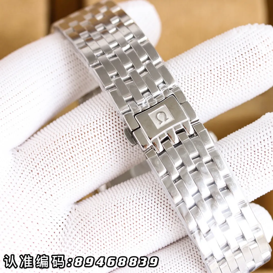 【Customized all-in-one machine】💰1720! Omega-De Ville Series-Men's Watch! Genuine mold opening from V Factory in Taiwan, 👏The lettering is consistent with the original product and the sun pattern is used, and the curved glass is upgraded to high-definition arched double sapphire glass (clearer display, anti-scratch) 👏The back of the steel belt is also synchronized with the original laser product batch number! It took 9 months to make many corrections and upgrades to create a 1:1 shell model, striving for perfection! Diameter 39.5mm. 👏! The style adopts the original imported 9015 All-in-One® movement, which vibrates 28,800 times per hour, and has zero repair quality. ✅The style is matched with Italian cowhide to make the wrist more fit and comfortable. 🗣The strap body/buckle is engraved with the classic "OMEGA" logo, which is generous and classy. Real shot🔰Please pay attention to the details!