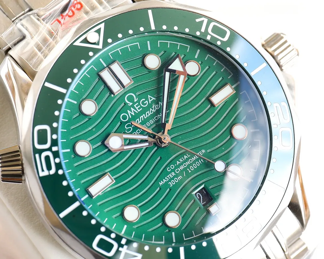 【Customized all-in-one machine】💰1720! Omega Seamaster official synchronized upgrade in spring 2023‼ ️Highly recommended Omega Seamaster 300m diving watch with exclusive quality on the entire network [Movement] Equipped with Coaxial 8800, corrected movement 8800 restoration all-in-one machine [Buckle] The steel band adopts the original fine-tuning buckle [Glass] Wear-resistant and scratch-resistant sapphire mirror [Case] ​​Made of 316L stainless steel case, equipped with the only one-way rotating ceramic ring in its class, three degrees waterproof