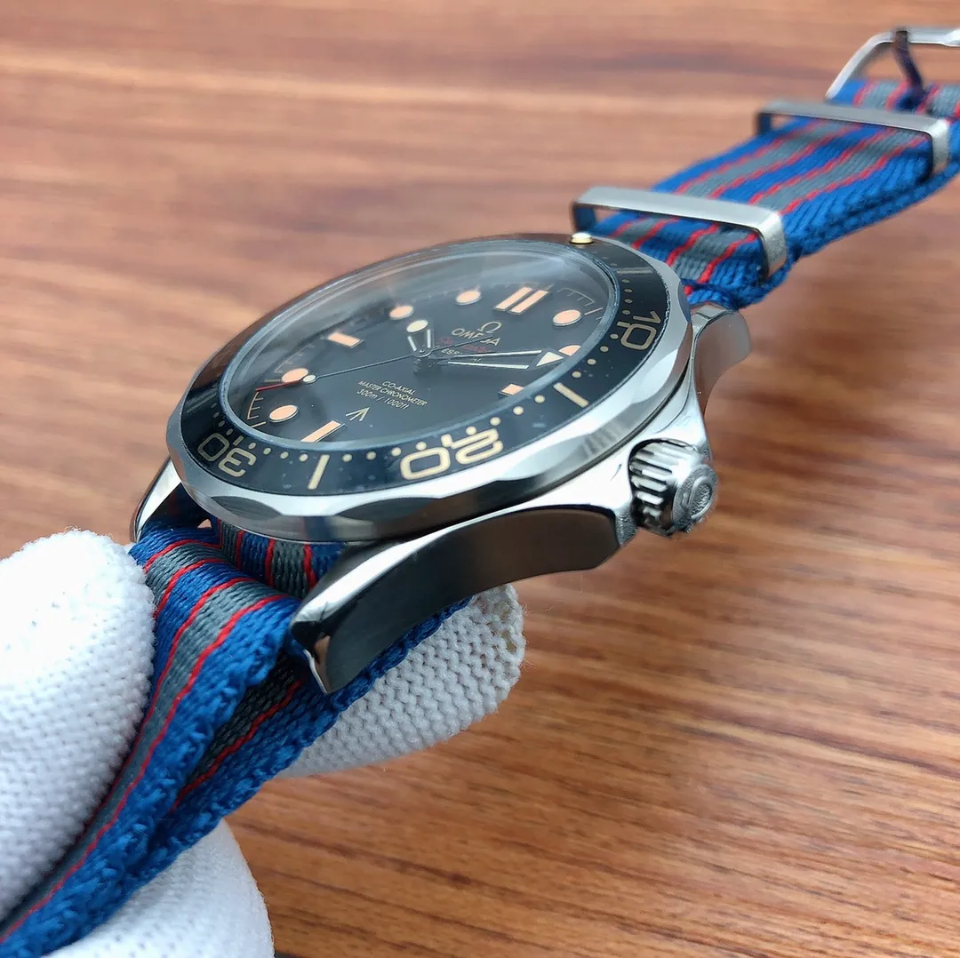 【High-end replica】💰1440! Omega OMEGA 🎮O48 Seamaster Series The dial can rotate in one circle 🆕The first trailer of the 25th James Bond movie "No Time To Die" has just been released. One of the much-anticipated suspense of this movie - 🎮The new Seamaster series 300-meter diving watch 007 version was also grandly announced. Daniel Craig, who plays Agent 007, will wear this watch to make a shining appearance in the movie. The watch can also choose a NATO striped strap🎮 equipped with fully automatic imported Japanese Citizen 8215 mechanical movement 40*12 multiple straps to choose from