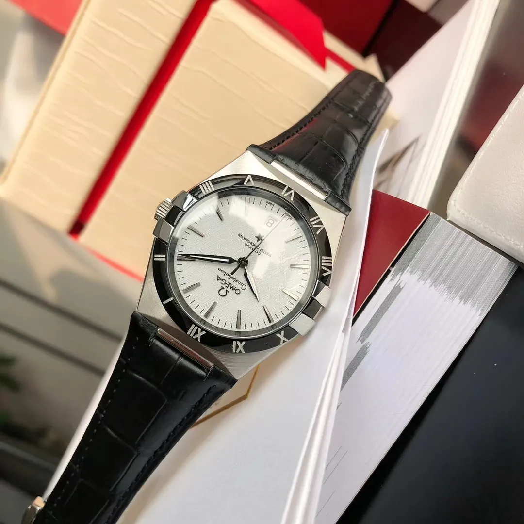 【High-end replica】💰1300! 【Customized all-in-one machine】💰1720! 2023 official new product - the fifth generation of Omega's "Constellation Gents" constellation series is on the market [color] After ten years of hard work, never give in! Another high-quality, ultra-affordable masterpiece that once again refreshes the "genuine appearance details, built-in brand new Citizen movement" [Movement] The entire network's exclusive replica of the Constellation series men's watch is equipped with the brand new Citizen 8215 automatic mechanical movement, exclusive corrected automatic hammer, the movement's kinetic energy is durable, accurate in travel time, ⭕️reworked [Case] 💯 Super waterproof, you can swim with confidence🚰 316L fine steel case, same material bracelet CNC cutting process, perfect shell shape and connection, vintage craftsmanship, the thinnest workmanship of the same level of movement [Details] The words are synchronized with the original strips, the texture is delicate, the disk surface is simple and elegant, the ring edge is hand-decorated and electroplated in a vacuum furnace, the color is uniform and bright, the original same color is complete, the strap is made of Italian calfskin with the original folding clasp