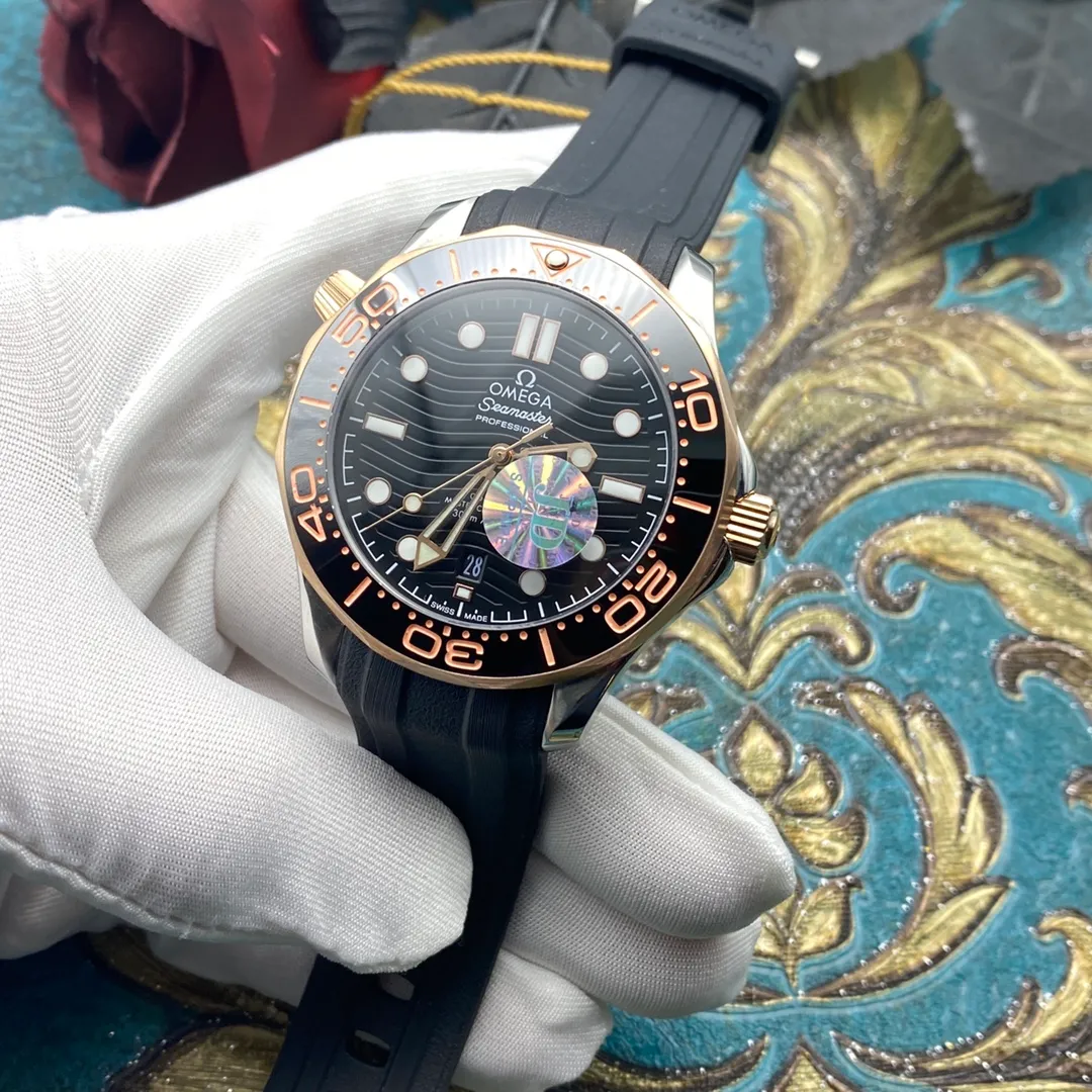 The OMEGA Seamaster 300 series has won the hearts of many people with its unique design and excellent performance. The watch inherits the glorious marine legend. Combining artistic innovation with current design concepts. Brand: OMEGA Series: Seamaster Diving 300 Meter Ocean Watch Movement: 8800 Strap: Nine-bead steel strap and rubber strap (1:1) Size: 42mm13mm Material: 316 stainless steel