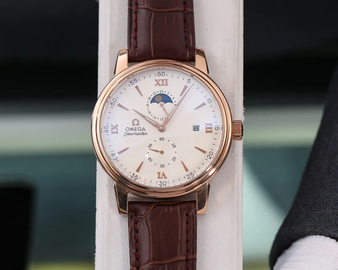 【Foreign Trade Import】💰1440! Omega (top quality, outstanding debut) 🎉🎉 [Type]: Boutique men's watch (top) exquisite [Strap]: Genuine leather & 316L stainless steel strap (durable) [Movement]: Top mechanical movement (stable) [Material]: Mineral super strong mirror (wear-resistant) Exquisite quality and generous style, excellent temperament, wise and exclusive [Size]: 42mm diameter, 12mm thick, hot sale! Welcome to reprint!