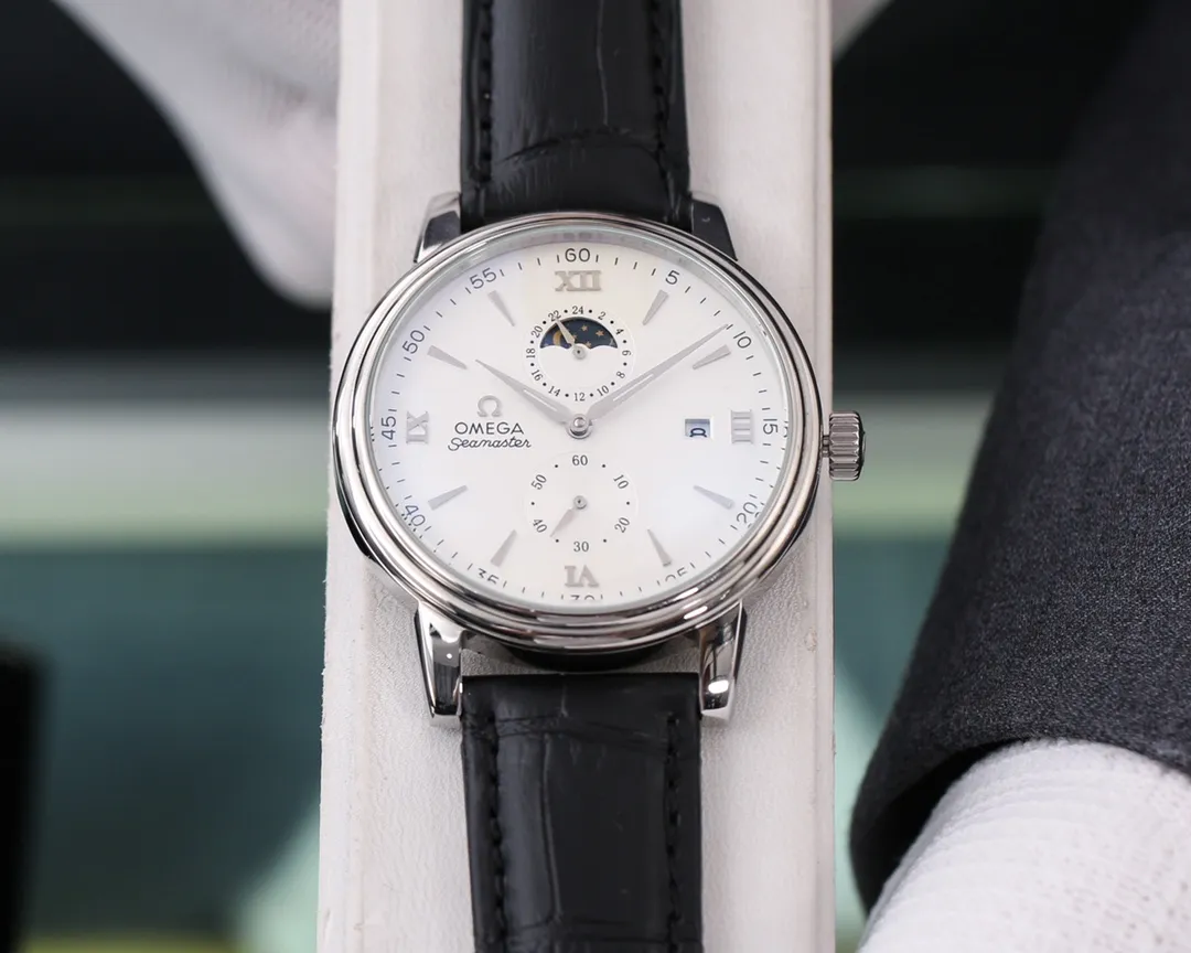 【Foreign Trade Import】💰1440! Omega (top quality, outstanding debut) 🎉🎉 [Type]: Boutique men's watch (top) exquisite [Strap]: Genuine leather & 316L stainless steel strap (durable) [Movement]: Top mechanical movement (stable) [Material]: Mineral super strong mirror (wear-resistant) Exquisite quality and generous style, excellent temperament, wise and exclusive [Size]: 42mm diameter, 12mm thick, hot sale! Welcome to reprint!