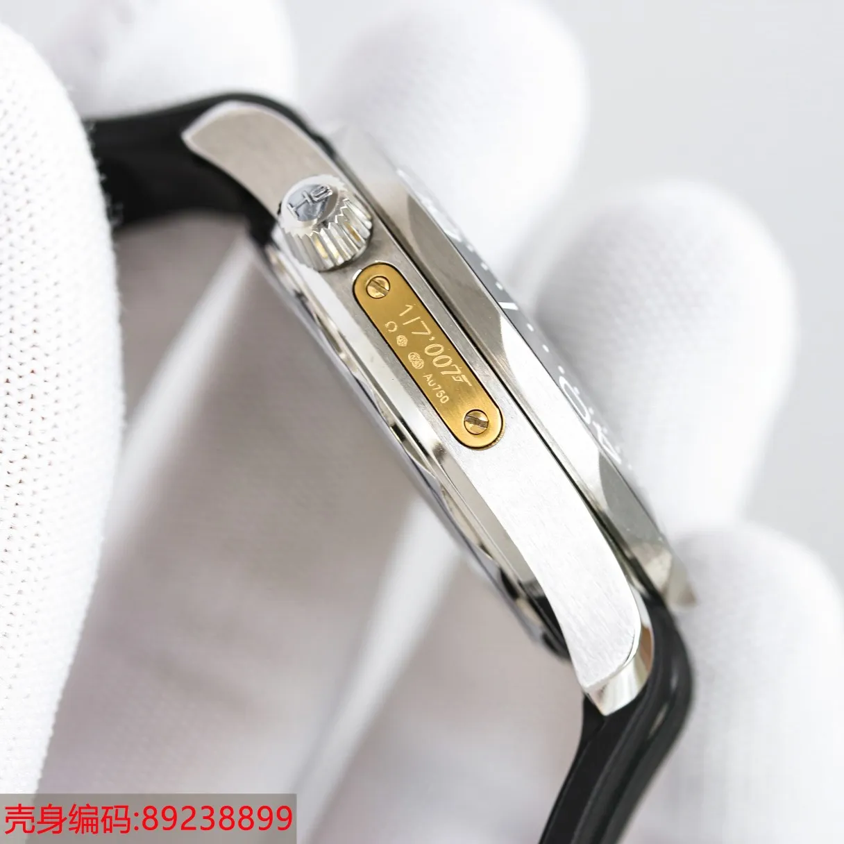 【High-end replica】💰1300! 【Customized all-in-one machine】💰1900! Omega Seamaster 007 First Anniversary Series 300-meter Diving Watch is of exclusive quality on the entire network. [Movement] It is equipped with a brand new Citizen all-in-one fully automatic mechanical movement imported from Japan, which truly achieves zero repairs, accurate running time, strong practicality and 100% waterproof. [Glass] High-definition double-bore sapphire glass [Ceramic ring] Imported ceramic ring with 12-point sapphire moonlight beads (beautiful/high-end) [Pointer] Super-LumiNova luminous coating, blue and green two-color luminous, green luminous display on the minute hand with green luminous dot on the bezel for diving oxygen countdown [Turbo plate] Corresponds to the original 8800, 8806, 8807 electroplated metal rotor [Literal] Corresponds to the counter Haima 300 porcelain surface craftsmanship (the visual effect beats ordinary oil pressure) [Case] Made of 316L fine steel case, equipped with the only original ceramic one-way rotating chronograph ring in its class. The pressure relief valve on the side of the case is the same as the original one. The watch diameter is 42/11mm, the official perfect size, with the latest 007 logo on the side