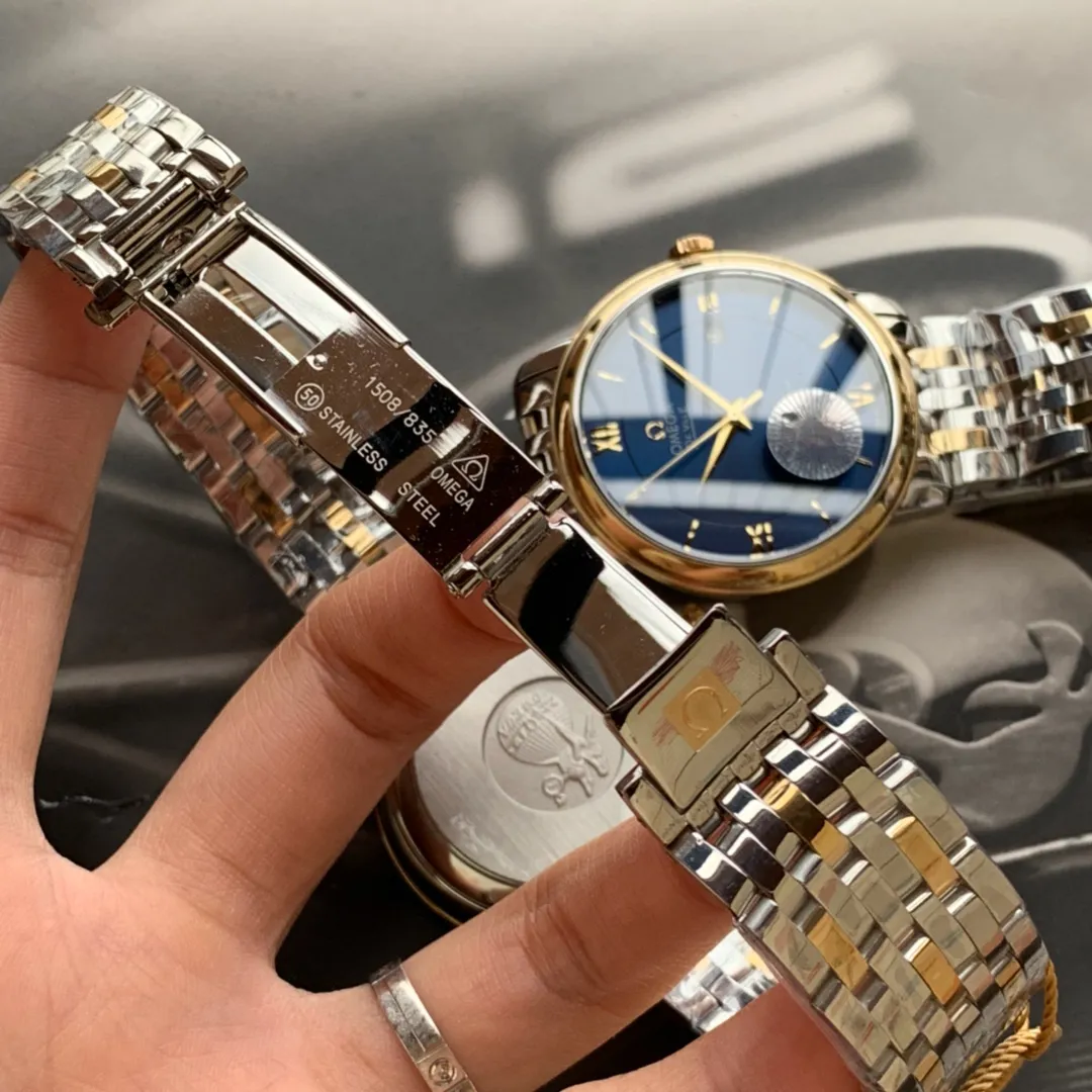 [Foreign trade import] 💰1840 Omega has overcome many difficulties to create a perfect De Ville that is durable for 10 years. Every detail is comparable to the original. The accessories are completely interchangeable with the original. It has always been in the mode of buying molds to make perfect replicas. It exclusively owns the automatic retractable original buckle that is consistent with the original. De Ville is a witness to the comprehensive strength of Factory F🏅️🏅️ Shocking launch🎈🎈The launch is the biggest benefit to thousands of watch lovers🎈🎈 When it comes to the Omega De Ville series, the first thing that comes to mind is its dignified, elegant, simple, simple and unobtrusive appearance. Although simple, it is very delicate. The watches in this series are worn with a steady, cautious and prudent character. Configuration parameters: Brand: Omega Series: Die Fei series Movement: Citizen 8215 new machine imported from Japan Case material: 316L fine steel CNC engraving Ultra-precision Waterproof depth 100 meters🏊‍♀️🏊🏊 Literal: The latest version of the De Ville orbit literal, the word nails are butt welded and inlaid with the same process as genuine products (the first in the industry) Table diameter: 39.5*9.7mm (the only one on the market that is consistent with the genuine product) Product grade: Super A Glass: Imported sapphire glass (0 difference in exposure and transparency with the original) Belt: Genuine American alligator leather strap (black/brown): 316L steel professionally polished by top masters/gloss/smoothness/comfort/the same quality as genuine buckles: original easy-strap pin buckle Steel buckle: original mold opening Same technology, same functions "Self-retractable" Bottom cover: Brushed process ➕The fineness of the embossed LOGO can be enlarged and refined. I20!