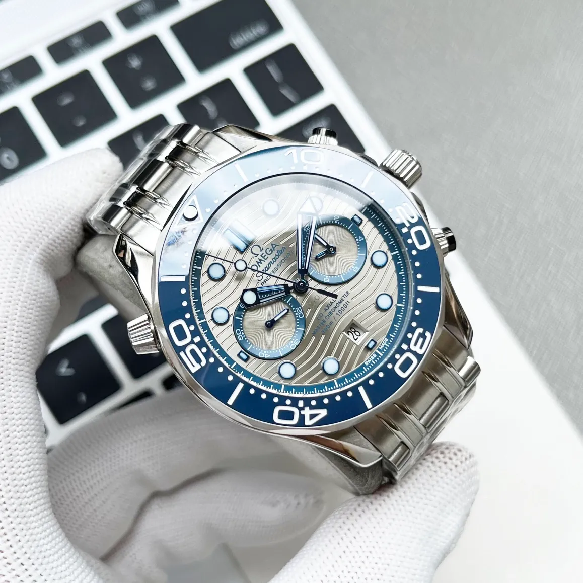 【Customized all-in-one machine】💰1440! The Omega Seamaster series is a hot seller all over the city. It adopts fully automatic imported Citizen 9015 all-in-one mechanical movement, ice blue two-color luminous, and multi-functional five-pin design! Top-grade 316 stainless steel case, soft silicone strap, scratch-resistant and wear-resistant sapphire mirror, men's size 44*13
