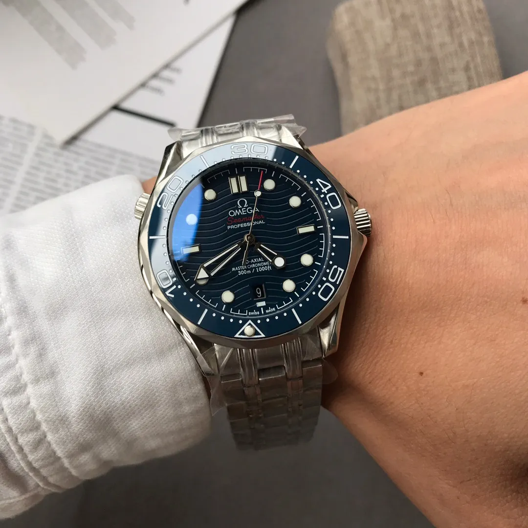 【Foreign trade import】💰1280! Omega (omega) [Series]: Seamaster 300m series Super waterproof [Style]: Men's watch Date display [Size]: Men's diameter 41mm Thickness 12mm [Movement]: Fully automatic mechanical movement carrying the most complex field of advanced watchmaking [Glass]: Mineral wear-resistant mirror [Strap]: Stainless steel original steel strap [Case]: Stainless steel and other modern materials Bezel ceramic [Buckle]: Original butterfly buckle E60