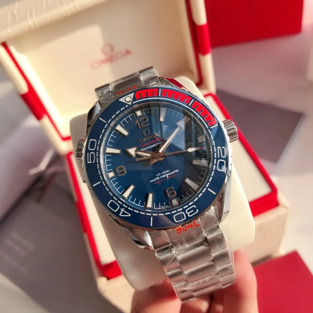 【High-end replica】💰1240! 【Customized all-in-one machine】💰1760! The 2023 new upgraded Omega Seamaster 600-meter diving watch rubber strap model has arrived in full color. The ceramic bezel is unique to the whole network. The internal repair is the Citizen 9015 all-in-one mechanical movement, and the external repair details are synchronized with the original ones. [Movement] Equipped with 💯 Brand new Japanese original Citizen 9015 automatic mechanical movement, original see-through design, corrected movement rotor, 0️⃣repair, accurate timing, strong practicality [Case] Made of 316L stainless steel, with gold plating in the exclusive vacuum furnace on the entire network, equipped with the only original ceramic one-way rotating chronograph ring in its class [Bracelet] The official synchronous rubber strap or 316 stainless steel five-bead bracelet of the Seamaster 600-meter diving watch is optional! This picture shows the quality of a customized all-in-one machine!