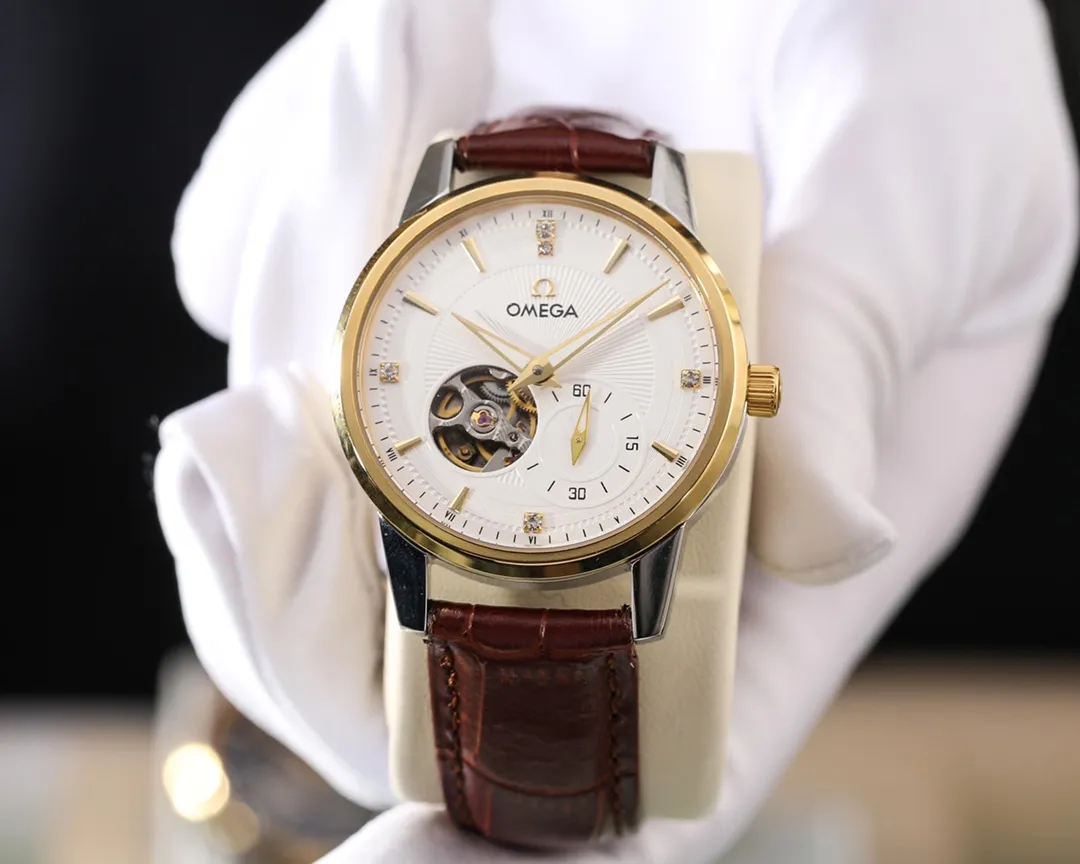 【Foreign trade import】💰1160! Omega (top quality, outstanding debut) 🎉🎉 [Type]: Boutique men's watch (top) exquisite [Strap]: Genuine leather & 316L stainless steel strap (durable) [Movement]: Top mechanical movement (stable) [Material]: Mineral super strong mirror (wear-resistant) Exquisite quality and generous style, excellent temperament, wise and exclusive [Size]: 40mm diameter, 12mm thick, hot sale! Welcome to reprint!