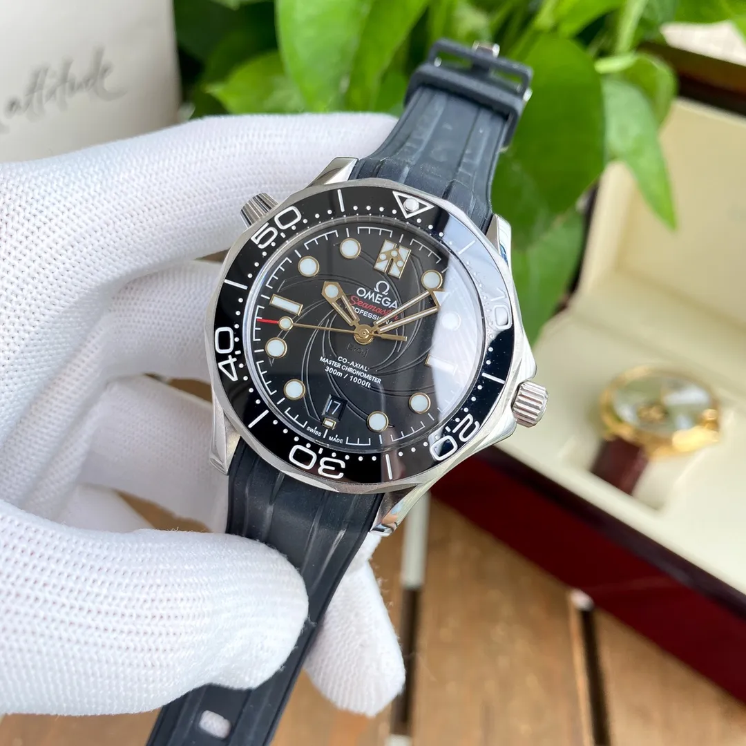 【Foreign trade import】💰1160! OMEGA-OMEGA🏅🏅 Type: Men's watch 🎉🎉 Case: Top version 316 stainless steel L Strap: Natural rubber waterproof tape Movement: 8215 Citizen mechanical movement ⚙️ Mirror: High-end double-pushed sapphire mirror glass Size: 40mm in diameter and 11mm thick ⭐"Original single molded pin buckle Ice blue luminous Steel strap buckle can be fine-tuned Calendar disk color official website synchronization ”⭐ 🍷Exquisite inheritance of real effects, quality guaranteed! ‼ ️The elegant style instantly enhances the charm of men and is a symbol of taste and noble life!