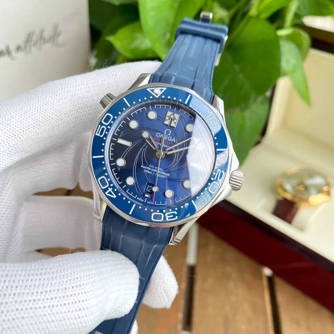 【Foreign trade import】💰1160! OMEGA-OMEGA🏅🏅 Type: Men's watch 🎉🎉 Case: Top version 316 stainless steel L Strap: Natural rubber waterproof tape Movement: 8215 Citizen mechanical movement ⚙️ Mirror: High-end double-pushed sapphire mirror glass Size: 40mm in diameter and 11mm thick ⭐"Original single molded pin buckle Ice blue luminous Steel strap buckle can be fine-tuned Calendar disk color official website synchronization ”⭐ 🍷Exquisite inheritance of real effects, quality guaranteed! ‼ ️The elegant style instantly enhances the charm of men and is a symbol of taste and noble life!