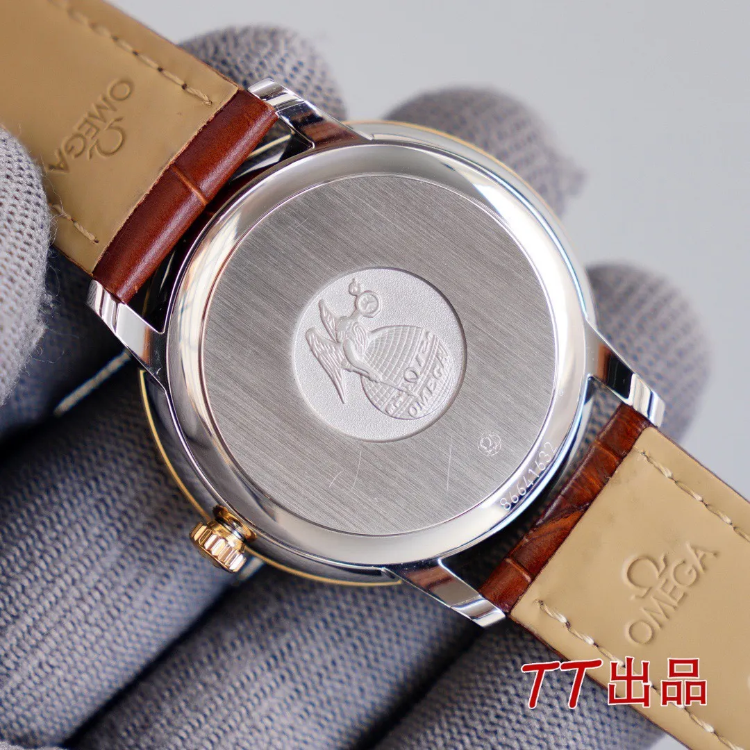 【High-end replica】💰1160! 【Customized all-in-one machine】💰1720! The first thing that comes to mind for the Omega De Ville series is its dignified, elegant, simple, simple, and unobtrusive appearance. Although simple, it is very delicate. The watches in this series are worn with a steady, cautious and steady character. Configuration parameters: Brand: Omega Series: Diefei series Movement: Imported Citizen 9015 all-in-one movement (upgraded version) Each movement undergoes strict QC calibration before shipment. Very strict, zero repairs. Design service life: 10 years. Case material: 316L stainless steel, CNC numerical control engraving, ultra-precision, waterproof depth 100 meters🏊‍♀🏊🏊 Lettering: The latest version of the disc flying track lettering, the word nails are butt welded and inlaid with the same process as the genuine ones (the first in the industry) Table diameter: 39.5*9.7mm (the only one on the market that is consistent with the genuine ones) Product grade: Super A Glass: Imported sapphire glass (0 difference in exposure and transparency compared with the original) Belt: Genuine American alligator leather strap (black/brown) Steel strap: 316L steel professionally polished by top masters /Gloss/Smoothness/Comfort/The same quality as genuine ones. Buttons: Original easy-to-tie pin buckles. Steel buckles: Original mold opening. Same craftsmanship. Same functions. "Manually extendable buckle"
