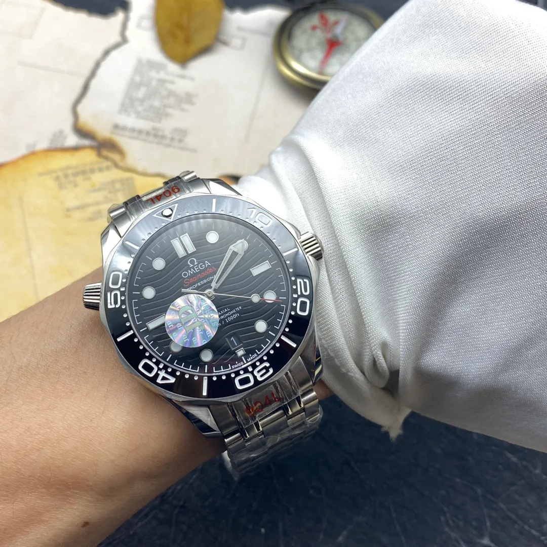 The OMEGA Seamaster 300 series has won the hearts of many people with its unique design and excellent performance. The watch inherits the glorious marine legend. Combining artistic innovation with current design concepts. Brand: OMEGA Series: Seamaster Diving 300 Meter Ocean Watch Movement: 8800 Strap: Nine-bead steel strap and rubber strap (1:1) Size: 42mm13mm Material: 316 stainless steel