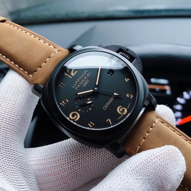 【High-end replica】💰1300! Panerai PAM441 44mm watch diameter is full of high-end workmanship. It is the first choice for high-end replica quality gifts. The black dial and black stainless steel case are integrated into one, perfectly expressing the deep sea atmosphere of Panerai. The luminous Arabic numeral time scales are very eye-catching and blend well with the black dial. The silk is not obtrusive. In addition, the strap is also made of 316L fine steel. Equipped with imported Citizen 8215 fully automatic winding mechanical movement.