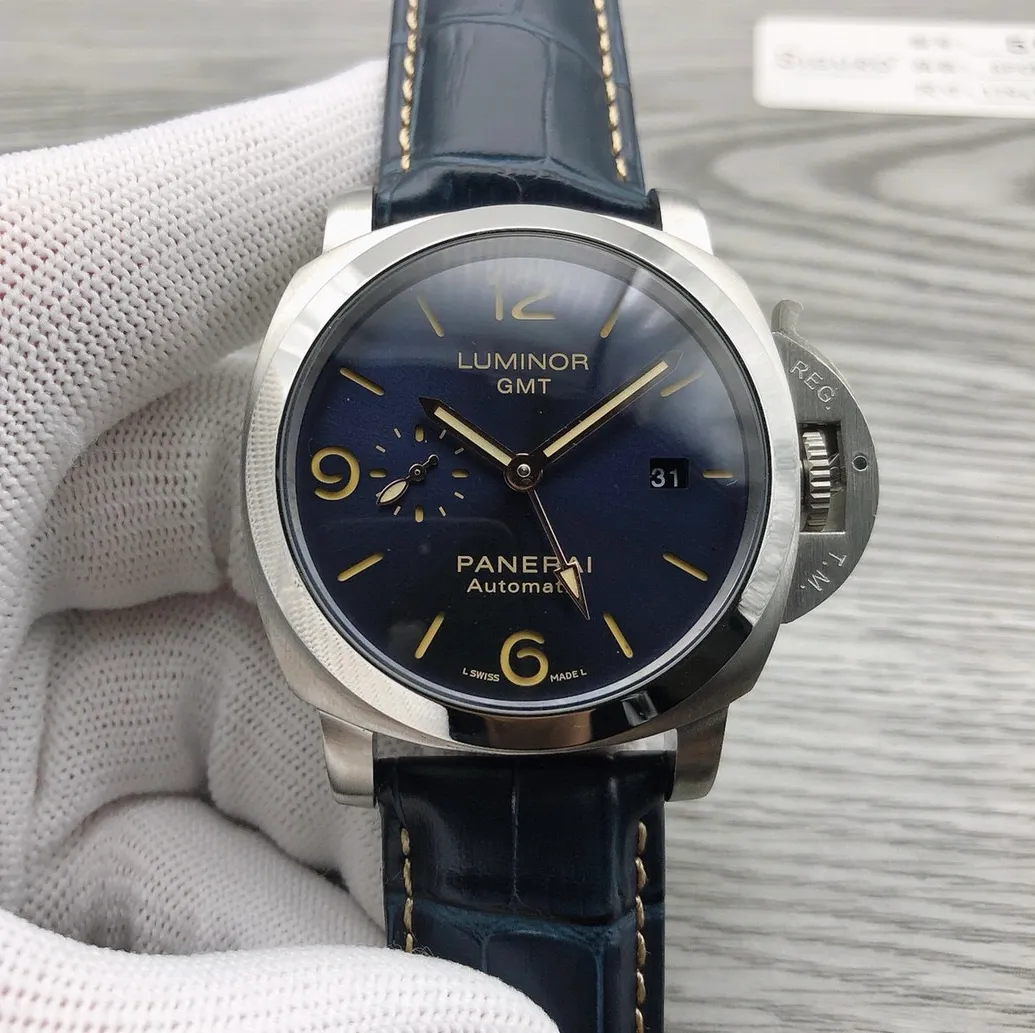 【High-end replica】💰1360! Panerai - PANERAI PAM 🎮Type: Men's top watch Movement: Fully automatic mechanical movement Case: 316L stainless steel case 🎮Mirror: Mineral strengthened glass Belt: Imported genuine cowhide strap is extraordinary, showing the charm of men Size: diameter 44mm Thickness 16mm 🎮Create ultra-realistic photo shooting for you to give you a super-realistic photo experience