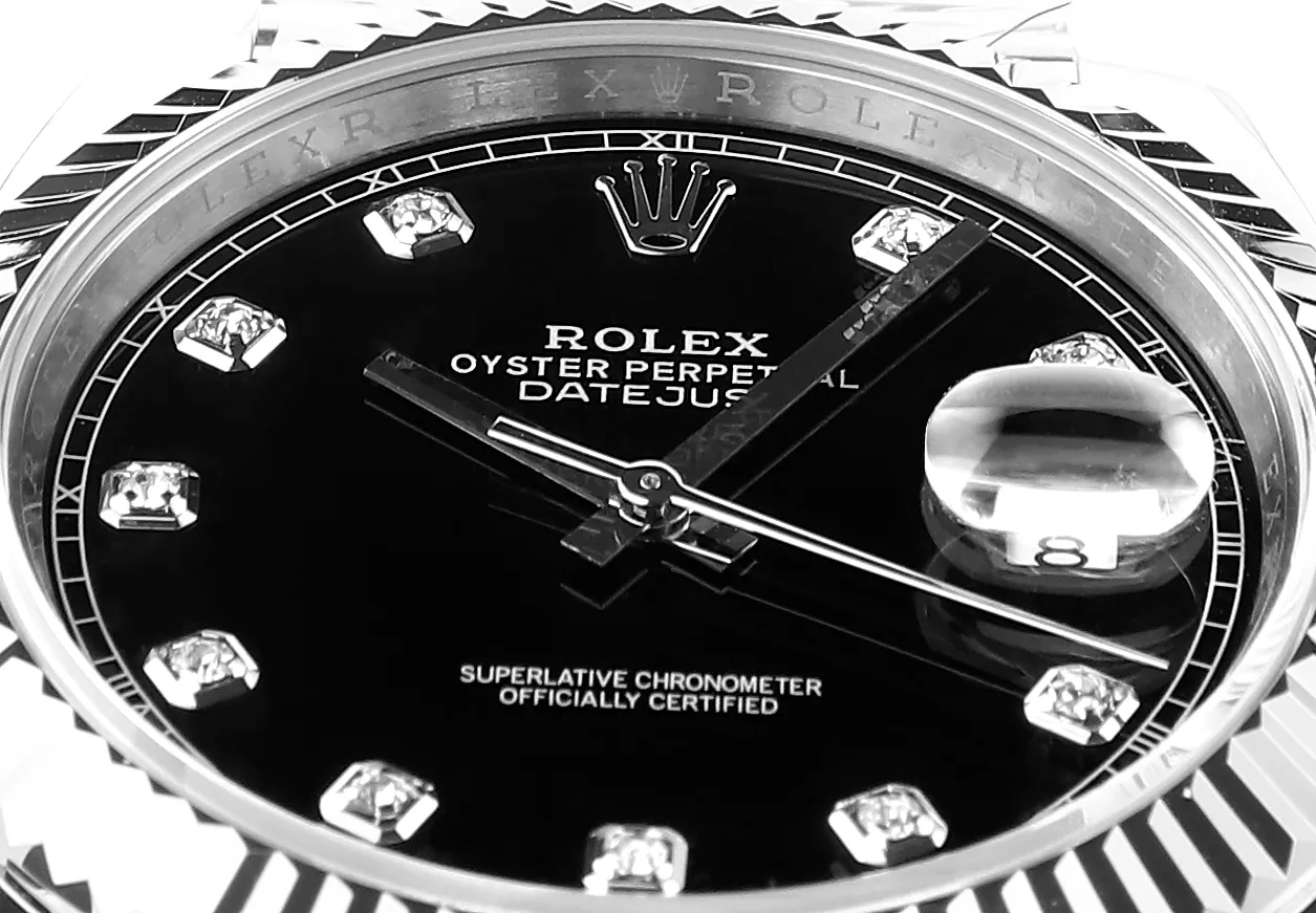【High-end replica】💰1160! 【Customized all-in-one machine】💰1720! [Top replica] Private chat! ! ! The Rolex Datejust 41mm series creates a classic watch model. 1: The movement adopts Swiss 3235 movement. 2: In terms of material, the overall material is made of 904 steel. The curvature of the side of the case is polished in place, and the thickness of the side is consistent with the original. 3: Classic dog tooth collar. The platinum (electroplated) ring presents a radiant light effect that is extremely close to the original version, and the triangular pit pattern is clean and neat. 4: The watch mirror is made of real sapphire mirror, which increases the transparency of the watch. At the same time, it has been treated with anti-glare technology, making it very convenient to read watch data and has high hardness. 5: The only synchronous original thickness in the market is 11.5mm. This picture was taken in top reproduction quality!