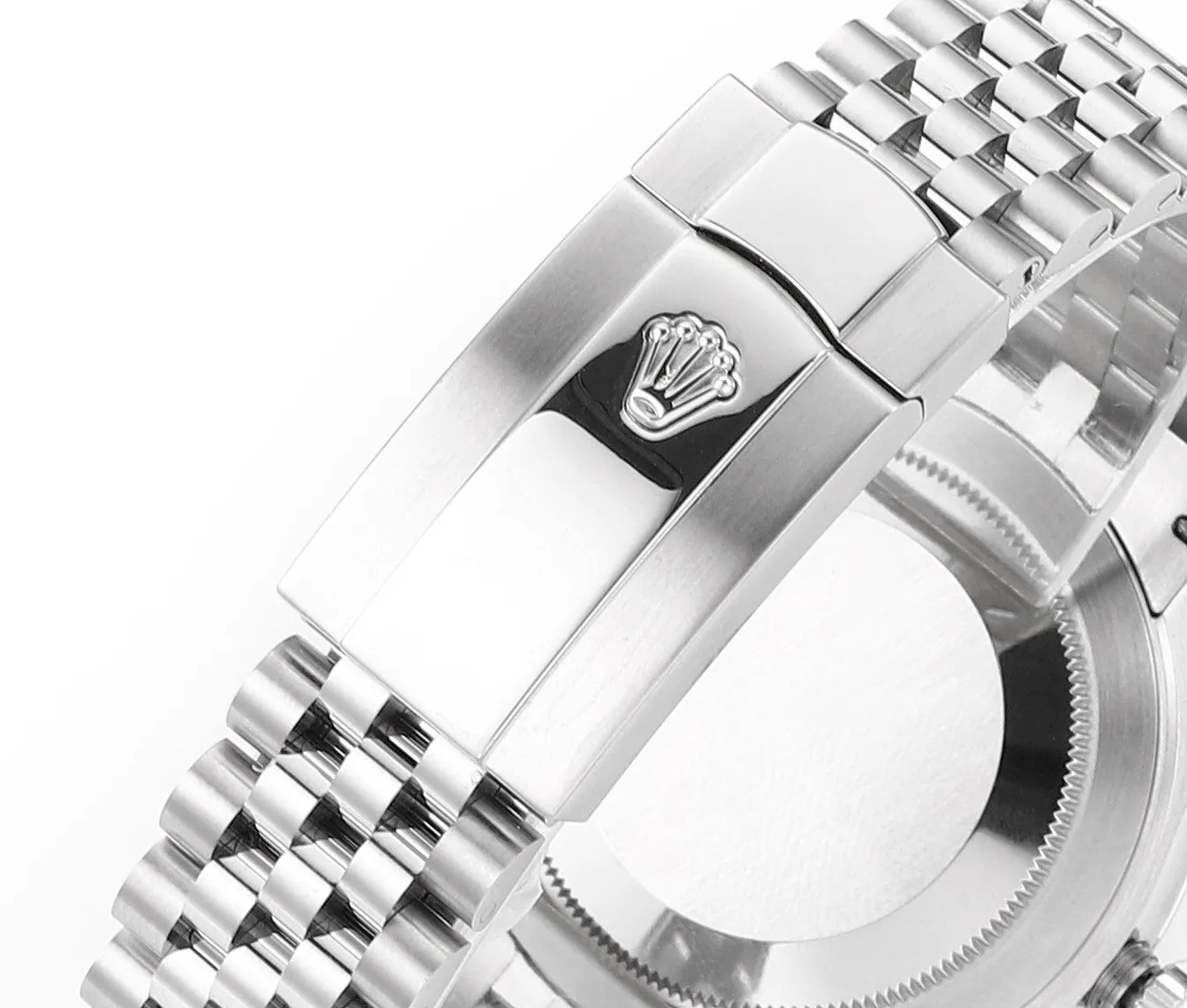 【High-end replica】💰1160! 【Customized all-in-one machine】💰1720! [Top replica] Private chat! ! ! The Rolex Datejust 41mm series creates a classic watch model. 1: The movement adopts Swiss 3235 movement. 2: In terms of material, the overall material is made of 904 steel. The curvature of the side of the case is polished in place, and the thickness of the side is consistent with the original. 3: Classic dog tooth collar. The platinum (electroplated) ring presents a radiant light effect that is extremely close to the original version, and the triangular pit pattern is clean and neat. 4: The watch mirror is made of real sapphire mirror, which increases the transparency of the watch. At the same time, it has been treated with anti-glare technology, making it very convenient to read watch data and has high hardness. 5: The only synchronous original thickness in the market is 11.5mm. This picture was taken in top reproduction quality!