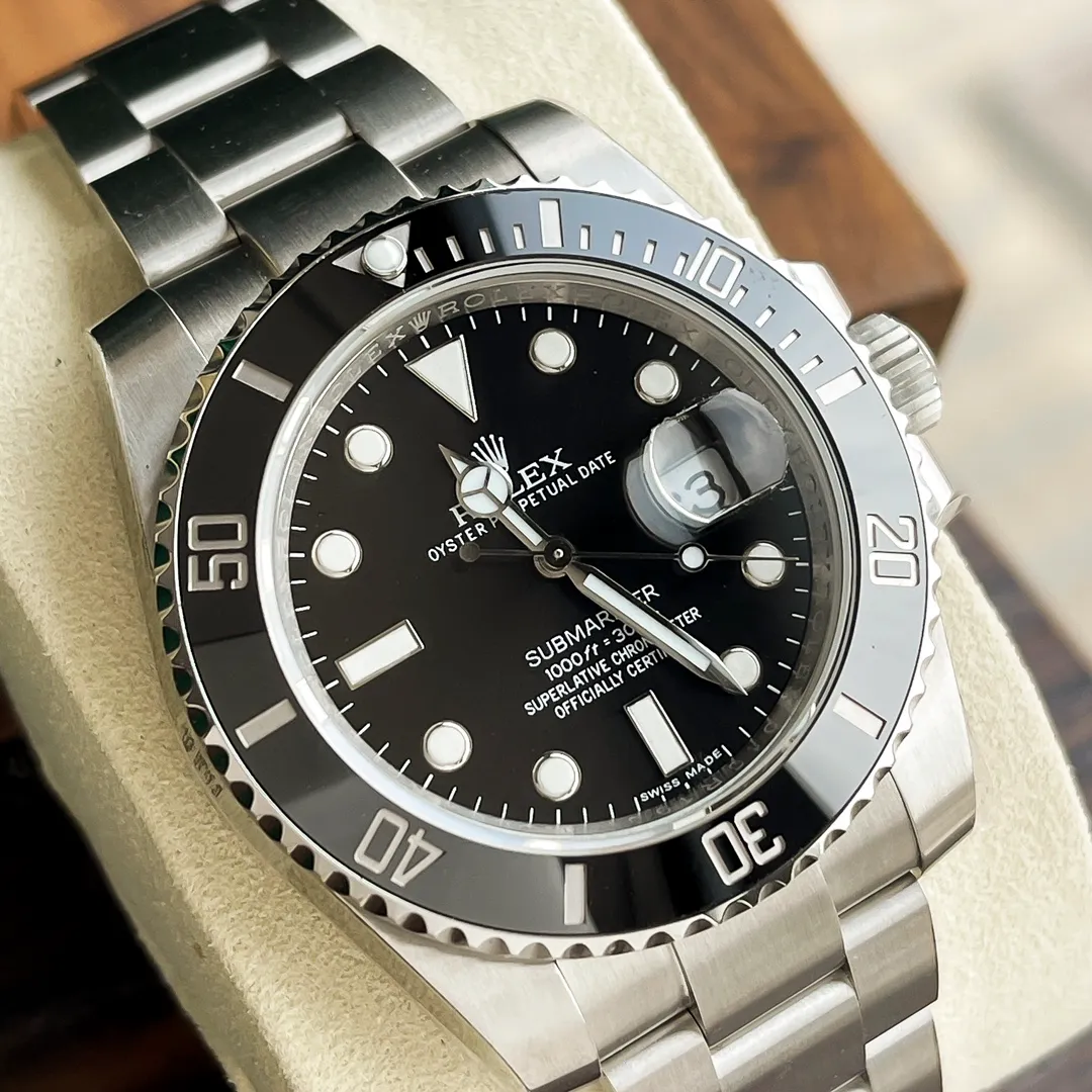 【High-end replica】💰1160! The Rolex Blackwater Submariner series is a model of classic watches. The nobility and beauty of gold and the solidity of stainless steel are combined into one. The "King Kong" combination makes the watch more majestic and attractive. All surprises come from a brave beginning. Every day we try to defeat ourselves yesterday, and condense all the touching hearts of Rolex Submariner into one copy. This is the original intention of the new generation of Submariner replicas built with a lot of money, to create a Submariner that can defeat ourselves yesterday, using an automatic winding movement!