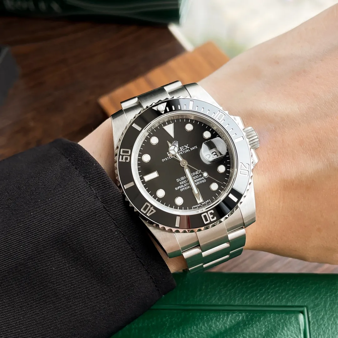 【High-end replica】💰1160! The Rolex Blackwater Submariner series is a model of classic watches. The nobility and beauty of gold and the solidity of stainless steel are combined into one. The "King Kong" combination makes the watch more majestic and attractive. All surprises come from a brave beginning. Every day we try to defeat ourselves yesterday, and condense all the touching hearts of Rolex Submariner into one copy. This is the original intention of the new generation of Submariner replicas built with a lot of money, to create a Submariner that can defeat ourselves yesterday, using an automatic winding movement!