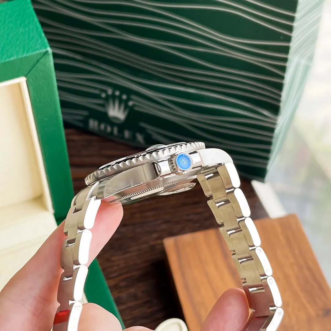 【High-end replica】💰1160! The Rolex Blackwater Submariner series is a model of classic watches. The nobility and beauty of gold and the solidity of stainless steel are combined into one. The "King Kong" combination makes the watch more majestic and attractive. All surprises come from a brave beginning. Every day we try to defeat ourselves yesterday, and condense all the touching hearts of Rolex Submariner into one copy. This is the original intention of the new generation of Submariner replicas built with a lot of money, to create a Submariner that can defeat ourselves yesterday, using an automatic winding movement!
