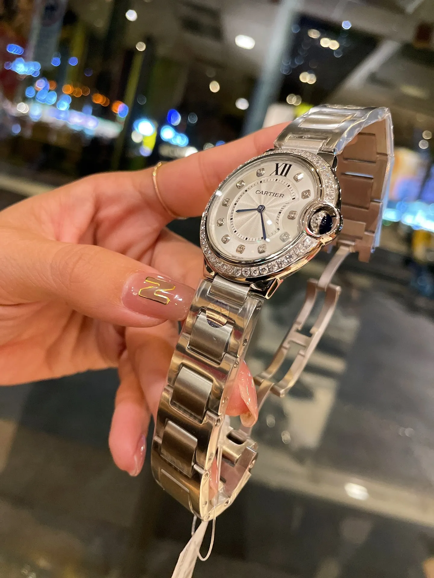 【Foreign trade import】💰1040! Cartier blue balloon! Factory Q 36mm classic dial is coming‼ ️One of the hottest styles in the world! A classic that can carry the years and never go out of style! ! The movement is quartz. Cartier, the world's top jewelry and watch brand, has produced many classics in its long brand history, such as legendary series of watches such as Santos and Tank. The most popular style of Cartier watches in recent years is undoubtedly the Ballon Bleu. With its ultra-thin body and light texture, the ultra-thin watch interprets the usual elegance of the Blue Balloon watch series to the extreme.