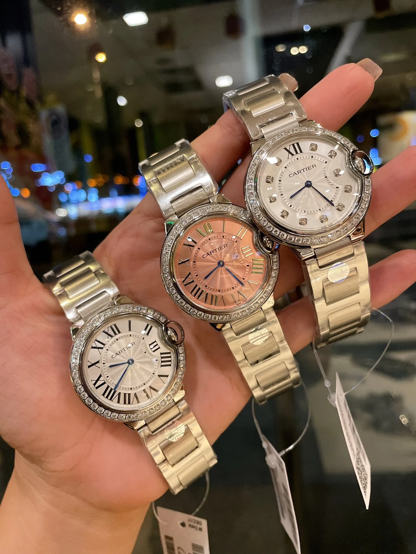 【Foreign trade import】💰1040! Cartier blue balloon! Factory Q 36mm classic dial is coming‼ ️One of the hottest styles in the world! A classic that can carry the years and never go out of style! ! The movement is quartz. Cartier, the world's top jewelry and watch brand, has produced many classics in its long brand history, such as legendary series of watches such as Santos and Tank. The most popular style of Cartier watches in recent years is undoubtedly the Ballon Bleu. With its ultra-thin body and light texture, the ultra-thin watch interprets the usual elegance of the Blue Balloon watch series to the extreme.