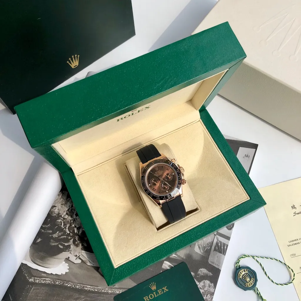 【High-end replica】💰1160! Customized all-in-one machine 💰1720! Rolex Daytona Series [Diameter] 40mm [Movement] Equipped with imported fully automatic mechanical movement [Ring] Imported finely polished ring/ceramic ring [Mirror] Scratch-resistant sapphire glass mirror [Material] Imported 316L stainless steel case [Strap] Stainless steel three-bead strap/high-quality tape [Buckle] Original buckle Super high quality, more beautiful in kind, market exclusive! Classic men's casual watch, the standard accessory for successful men, allowing you to wear it once and for all!