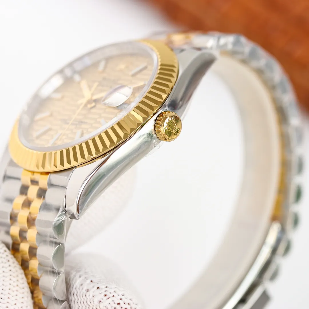 【High-end replica】💰1160! 【Top Replica】💰Private chat! The Rolex Diary series continues to improve the replica effect, and the ROLEX research spirit of continuous improvement in gold, rose, and stainless steel, especially the industry recognition of the five artifacts, has been an upward trend in sales! [Size] Diameter 41mm [Mirror] Scratch-resistant sapphire mirror, anti-reflective convex magnifying calendar window [Case] ​​316L stainless steel, the crown is the same as the counter! [Movement] 3235 automatic mechanical movement, ensuring the stability of the movement! [Watch Strap] Oyster-style three-piece and five-piece watch straps, folding buckle, as easy to buckle as at the counter, and the details of the buckle are also well engraved! This picture was taken as a top-notch replica!