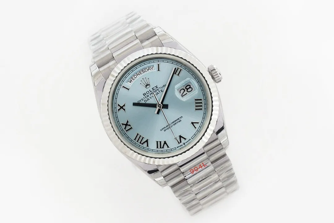 【High-end replica】💰1300! 【Customized all-in-one machine】💰1900! 【Top Replica】💰Private chat! EW Rolex Day-Date 36 Series 1⃣️With 3255 movement, the quality is stable and reliable; 2⃣️The thickness is 12mm consistent with the original: the diameter of the watch is 36mm; [Correction of other versions on the market, the size and thickness of other versions are wrong, fake at first glance] 3⃣️The dial is equipped with 18ct gold, inlaid with diamonds, and square diamonds at 6 and 9 o'clock; 4⃣️ One-piece middle case, screw-in bottom cover and winding crown; 5⃣️Top-grade workmanship, each strap fits perfectly with the lugs, giving the highest comfort to the wrist; Every extreme detail is the sincerity of the EW factory's ingenious development! ! This picture was taken as a top-notch replica!