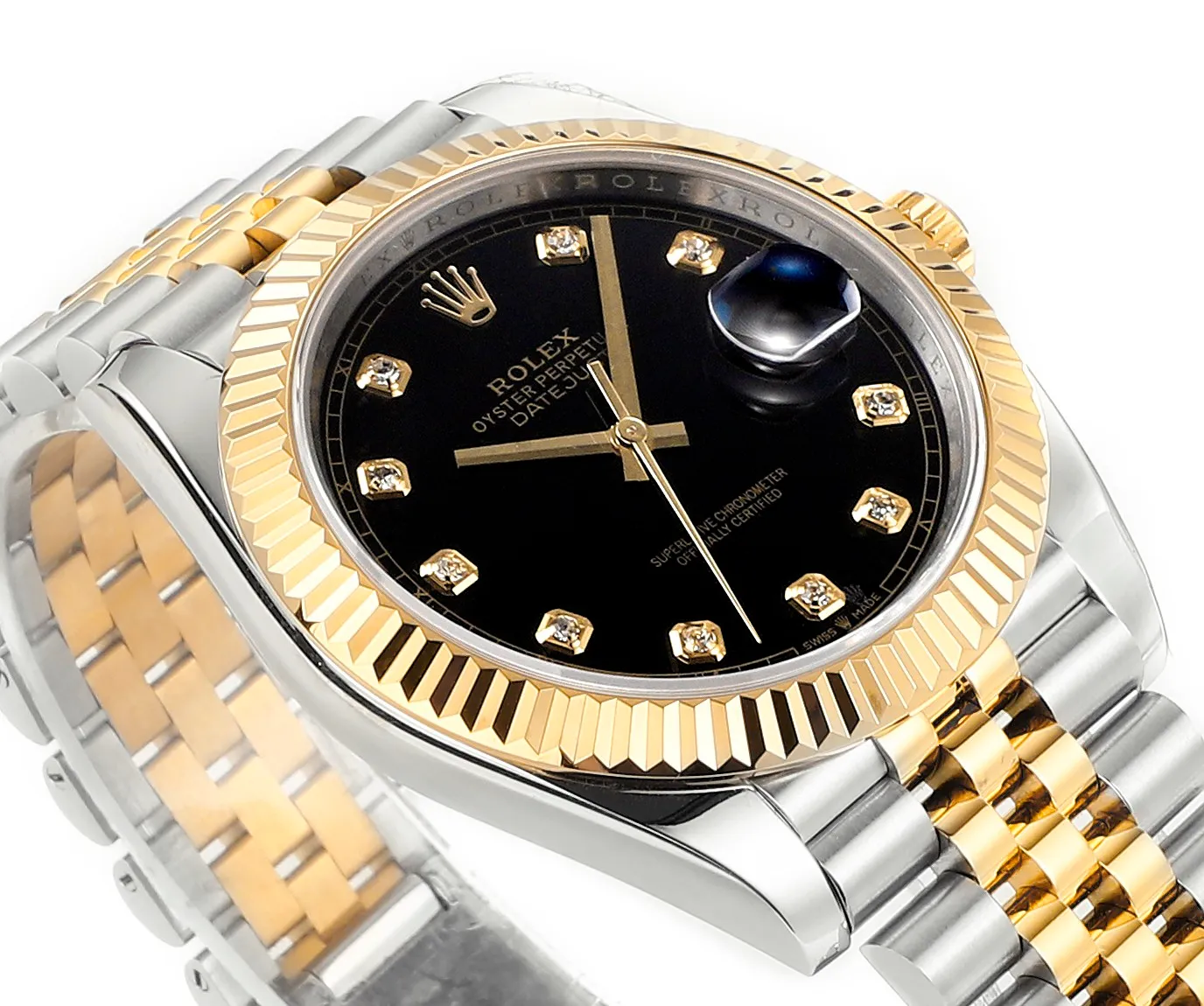 【High-end replica】💰1240! 【Customized all-in-one machine】💰1900! [Top replica] Private chat! ! ! The Rolex Datejust 41mm series creates a classic watch model. 1: The movement adopts Swiss 3235 movement. 2: In terms of material, the overall material is made of 904 steel. The curvature of the side of the case is polished in place, and the thickness of the side is consistent with the original. 3: Classic dog tooth collar. The platinum (electroplated) ring presents a radiant light effect that is extremely close to the original version, and the triangular pit pattern is clean and neat. 4: The watch mirror is made of real sapphire mirror, which increases the transparency of the watch. At the same time, it has been treated with anti-glare technology, making it very convenient to read watch data and has high hardness. 5: The only synchronous original thickness in the market is 11.5mm. This picture was taken in top reproduction quality!