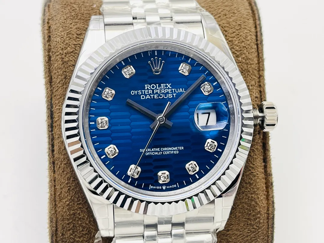 [VR Factory2022 latest masterpiece] Rolex’s latest Datejust series mechanical watch! 1⃣️[Size] Diameter 41MM, thickness 12MM! 2⃣️[Movement] Equipped with 2836 movement, strict debugging ensures accurate travel time, stable performance, and zero repairs! 3⃣️【Dial text】Using top-grade Swarovski diamonds and hand-inlaid craftsmanship, it is designed with the concept of excellence! 4⃣️[Case Buckle] The 904L stainless steel case is made of the same material as the original version and paired with a 904L stainless steel strap/original safety buckle! 5⃣��The watch strap is made of 904L Oyster steel.  6⃣️The side of the watch case is consistent with the original version and adds a QR code to prevent counterfeiting! 7⃣️【Mirror】Scratch-resistant sapphire crystal, anti-reflective convex magnifying calendar window, pure waterjet cutting! VR Factory is the same on the outside as it is original! Welcome friends from all walks of life to taste it!