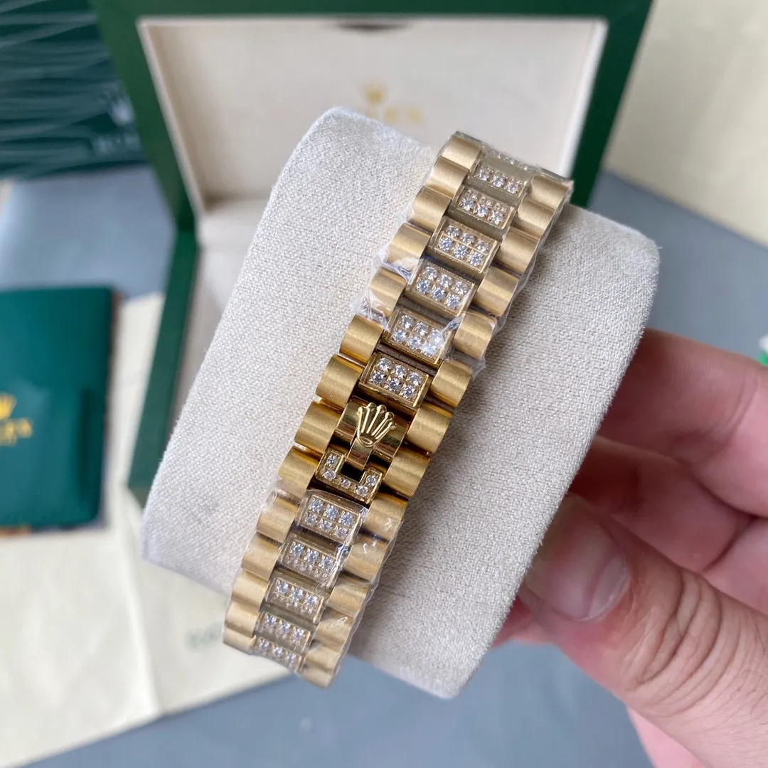 【High-end replica】💰1920! The good quality of Rolex Diary "Inlaid Edition" is never "made up" by words. Paying attention to the details of quality starts from the "core" 🏅️ Latest: Rolex [Diary Series] Type: Fine men's watch (all-match for business) Strap: 316 stainless steel strap Inner cover: ⚠️⚠️Exclusive original steel inner cover, never loose 🏆🏆 Movement: Type 2813 fully automatic mechanical movement [Zero repair] Mirror: Imported sapphire glass (never scratched) CNC waterproof case, waterproof to 200 meters {No need to go outside to strengthen waterproofing) High-quality watch, elegant taste, vast and majestic, unique ingenuity, treasure for the wrist Size: 41mm in diameter, 10mm thick 🔥Top-quality products continue to be produced🔥