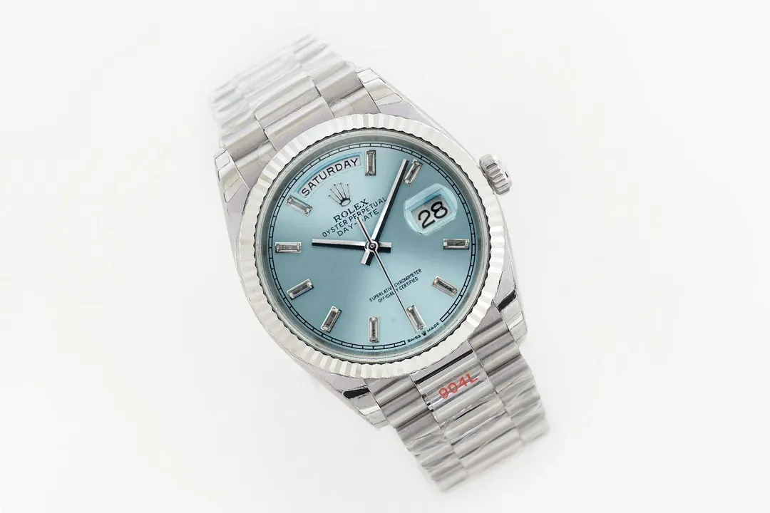 【High-end replica】💰1300! 【Customized all-in-one machine】💰1900! 【Top Replica】💰Private chat! EW Rolex Day-Date 36 Series 1⃣️With 3255 movement, the quality is stable and reliable; 2⃣️The thickness is 12mm consistent with the original: the diameter of the watch is 36mm; [Correction of other versions on the market, the size and thickness of other versions are wrong, fake at first glance] 3⃣️The dial is equipped with 18ct gold, inlaid with diamonds, and square diamonds at 6 and 9 o'clock; 4⃣️ One-piece middle case, screw-in bottom cover and winding crown; 5⃣️Top-grade workmanship, each strap fits perfectly with the lugs, giving the highest comfort to the wrist; Every extreme detail is the sincerity of the EW factory's ingenious development! ! This picture was taken as a top-notch replica!