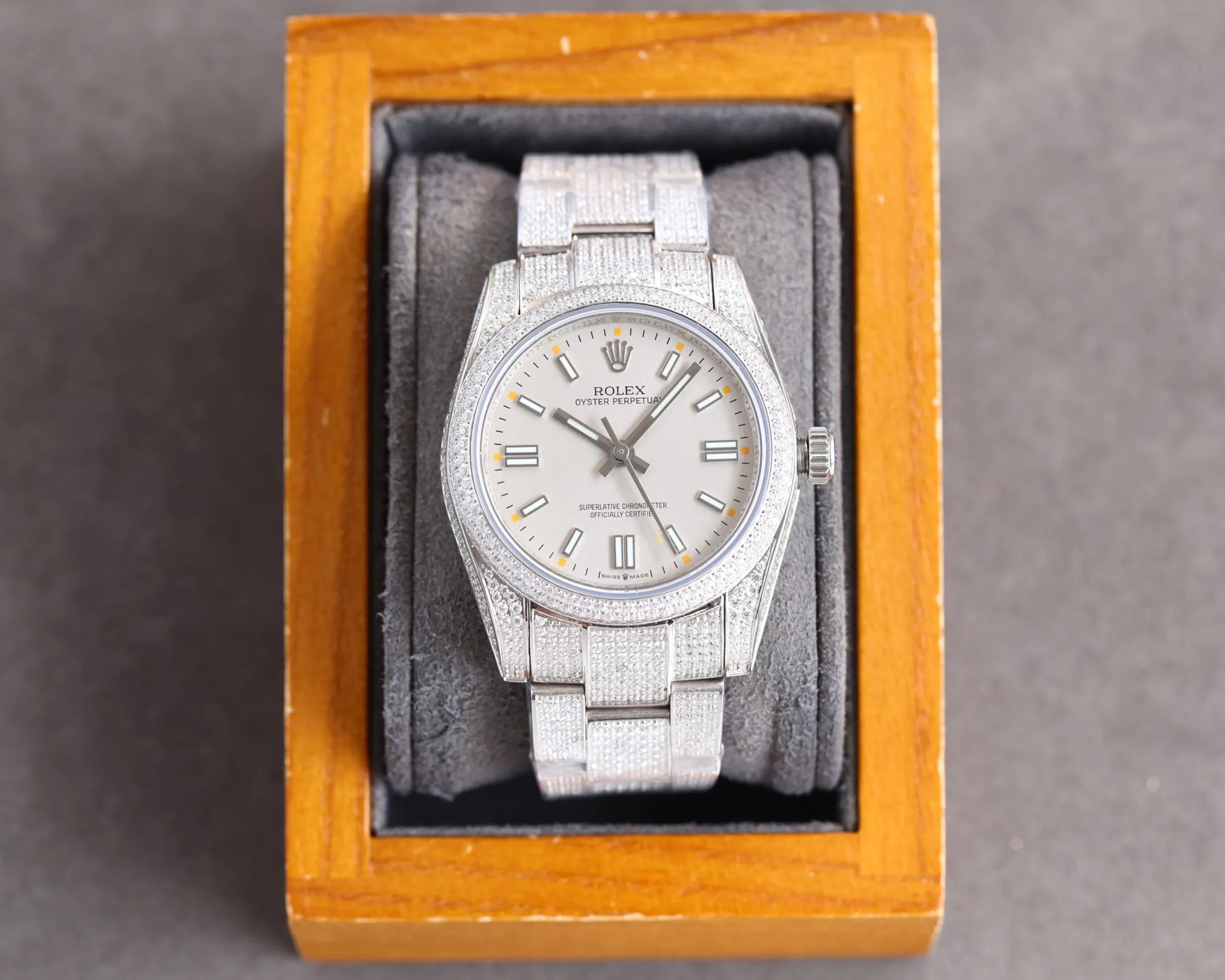 【Top Replica】💰Private chat! High-definition real shots of Rolex women’s watches, full of diamonds for women! ! 36mm diameter! Using fully automatic movement! Rolex luxury 18k nanotechnology! 5 sets of original diamond straps! Carefully crafted with 2,300+ AAA zircons! Be sure that the inlay technology is not the ordinary diamond-laying technology on the market! ! Make the sparkling effect better under the light! Best for gift giving! Brand new with 5 sets of full-diamond steel straps, fully automatic imported mechanical Swiss movement, sapphire scratch-resistant glass mirror, 18k vacuum electroplating that will never fade, the best luxury recommendation for gift giving!